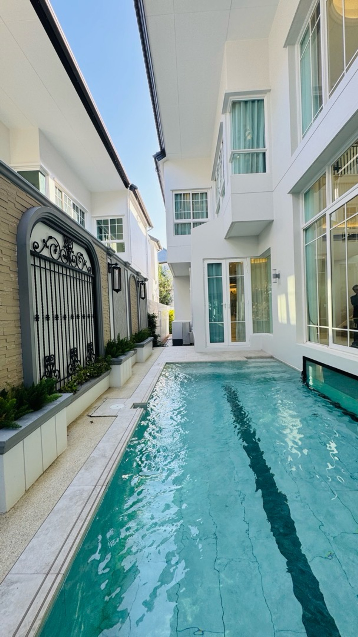 ขายบ้านพระราม 5 ราชพฤกษ์ บางกรวย : ขาย📍คฤหาสน์หรูใหม่ ริมแม่น้ำ 95 ลบ. หน้าคลับเฮาส์ The Grand Riverfront ราชพฤกษ์ - พระราม 5  โครงการเดียวรับรางวัลมาตรฐานโลก LEED Gold 2024