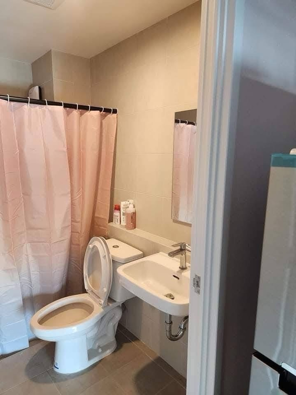 ให้เช่าคอนโดลาดกระบัง สุวรรณภูมิ : #R9722 🎉 230369 ให้เช่าคอนโด Condo Me Onnut-Rama 9  (รหัสเดิม R612)