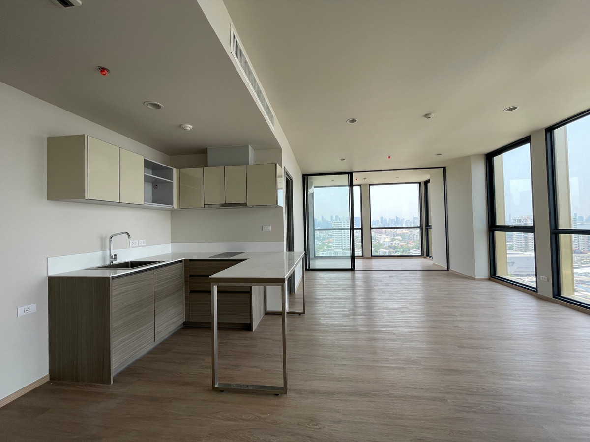 For SaleCondoSathorn, Narathiwat : [RARE UNIT] The Issara Sathorn 1BR Plus, 20th floor, north view, Market Place & Yen Akat @Chan-Sathorn Road Great value functions, 1 bedroom + 1 multi-purpose room, area 37.17 sq m, good high floor. Open city view on Nang Linchi-Rama 4 side.