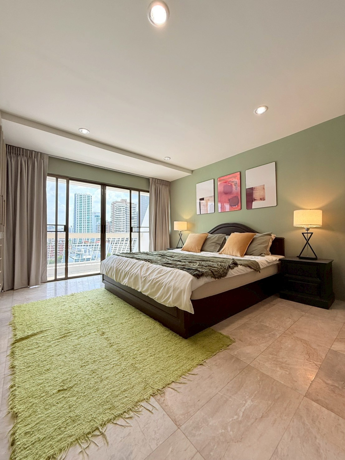 For RentCondoSukhumvit, Asoke, Thonglor : 🌁🎊 Ruamjai Heights, Sukhumvit 15 Condo for rent, newly renovated, super modern, 3 bedrooms, in the heart of Sukhumvit 