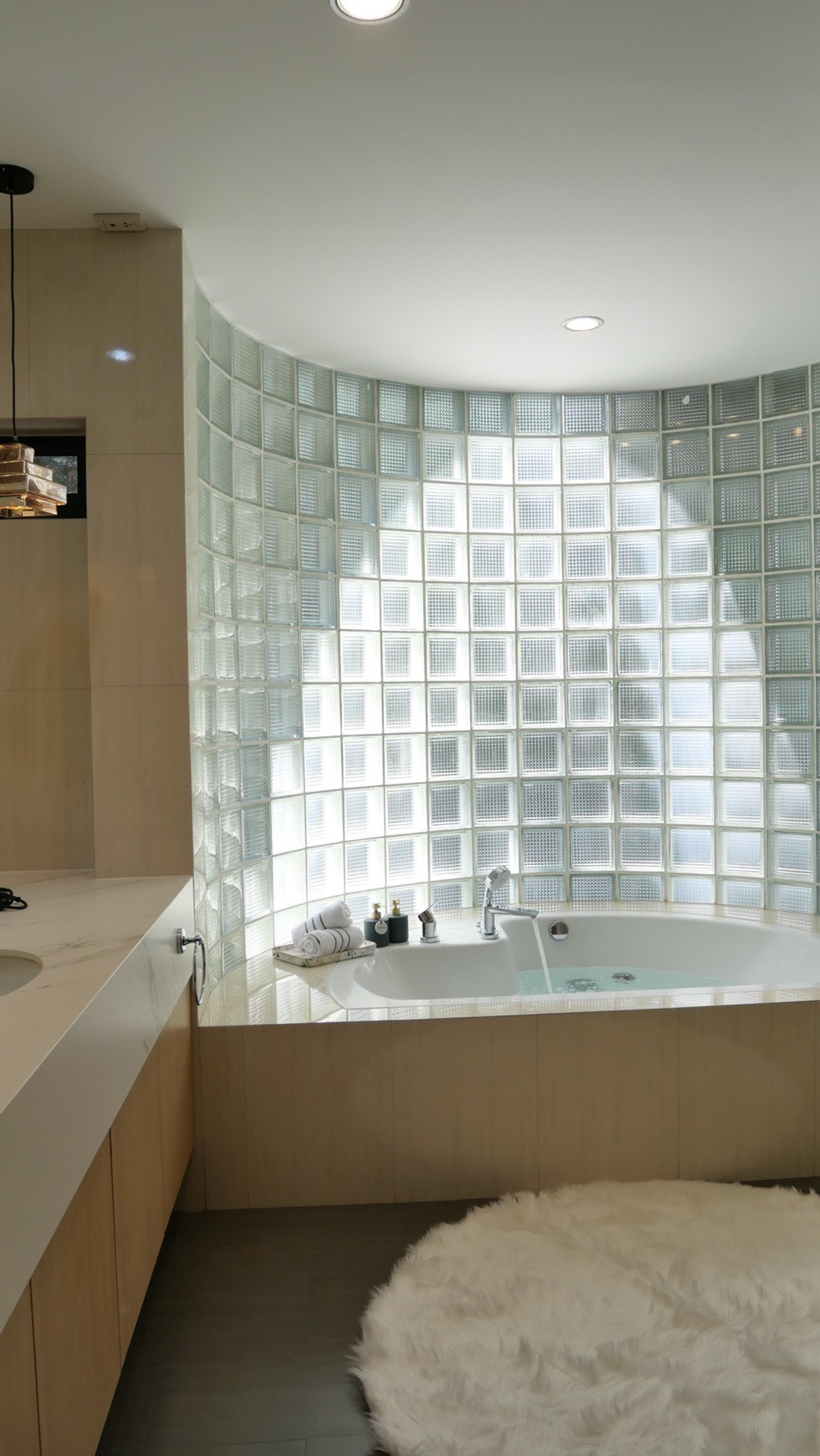 For RentHouseOnnut, Udomsuk : Single house for rent in Pridi area with swimming pool. Move in immediately, fully furnished, near St Andrews International School Bangkok 🏫