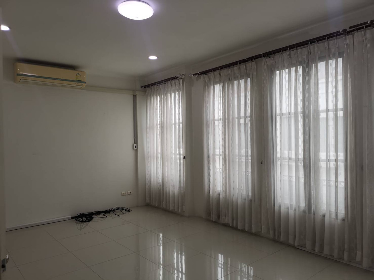 ให้เช่าทาวน์โฮมโชคชัย4 ลาดพร้าว71 : ให้เช่าโฮมออฟฟิศ ม.บ้านกลางเมือง เออร์บาเนี่ยน ลาดพร้าว – วังหิน ใจกลางลาดพร้าว เชื่อมต่อเมือง ใน 5 นาที คุณบี โทร 064-146-6445 (R005 AGBE)