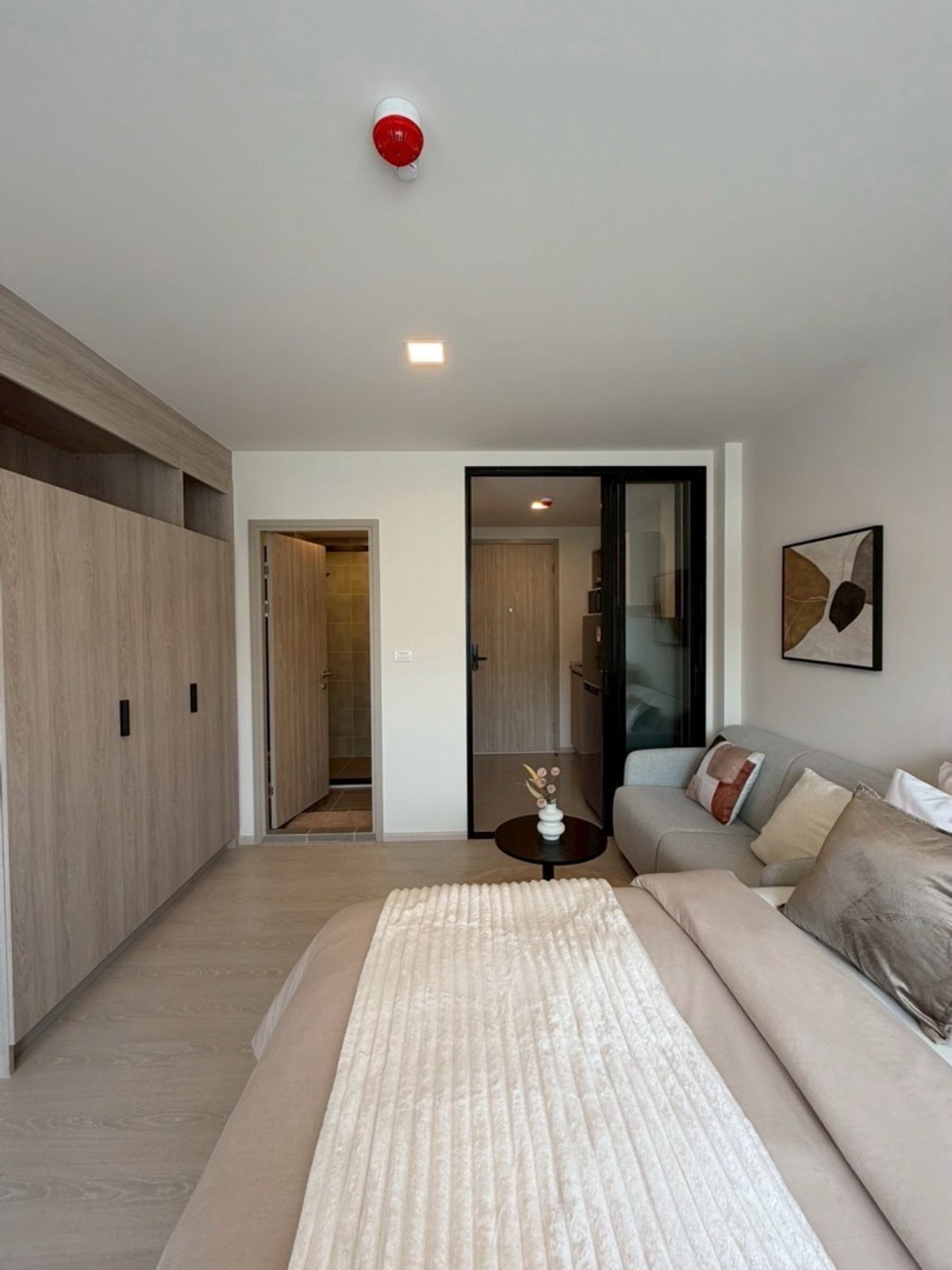 For SaleCondoPathum Thani,Rangsit, Thammasat : 🏢 dcondo Vivid Rangsit suitable for both living and investing, renting out. 📍Studio size 25.24 sq m. 🛋 Fully decorated, move in immediately.