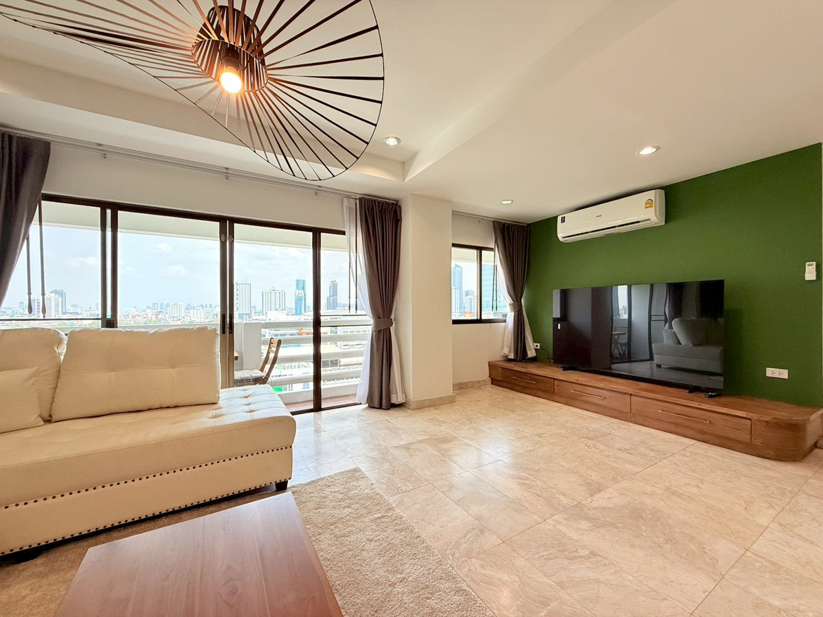 For RentCondoSukhumvit, Asoke, Thonglor : 🌁🎊 Ruamjai Heights, Sukhumvit 15 Condo for rent, newly renovated, super modern, 3 bedrooms, in the heart of Sukhumvit 