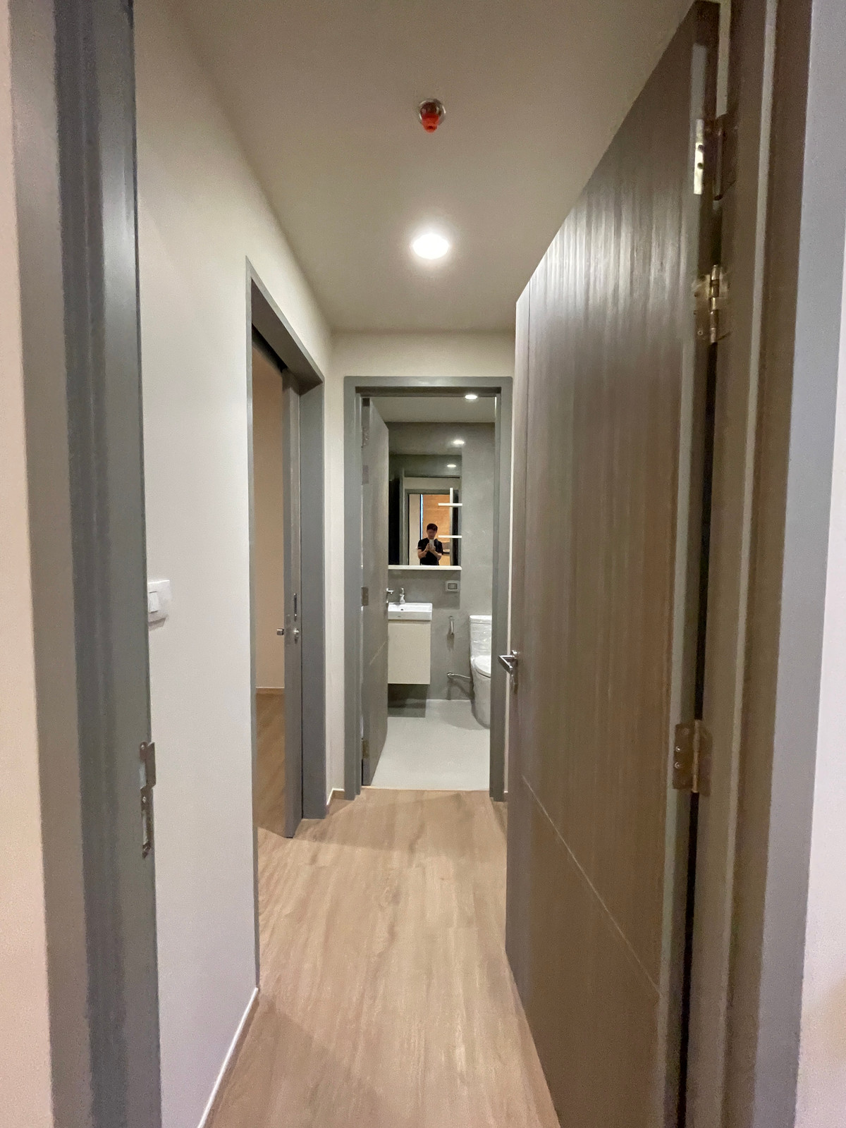 For SaleCondoSathorn, Narathiwat : [RARE CORNER UNIT] The Issara Sathorn 2BR Plus corner room, river view - Bang Kachao. Single house function @Chan-Sathorn Road Amazingly spacious area of ​​89.54 sq m., 26th floor, southeast direction, receives cool breezes, takes in the view of the Chao 