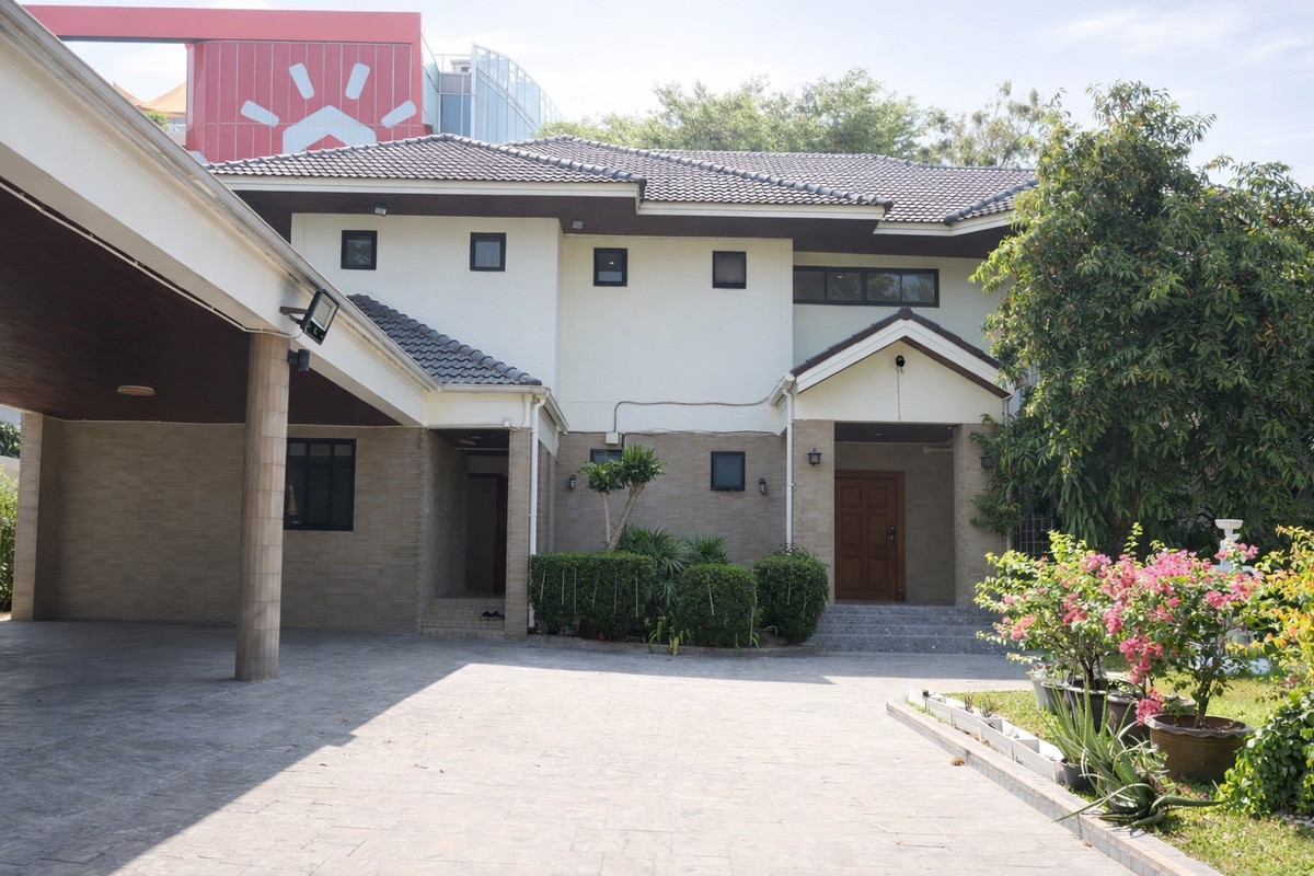 For RentHouseOnnut, Udomsuk : บ้านเดี่ยวให้เช่า ย่านปรีดี พร้อมสระว่ายน้ำ เข้าอยู่ได้ทันที เฟอร์ครบ ใกล้โรงเรียน St Andrews International School Bangkok 🏫