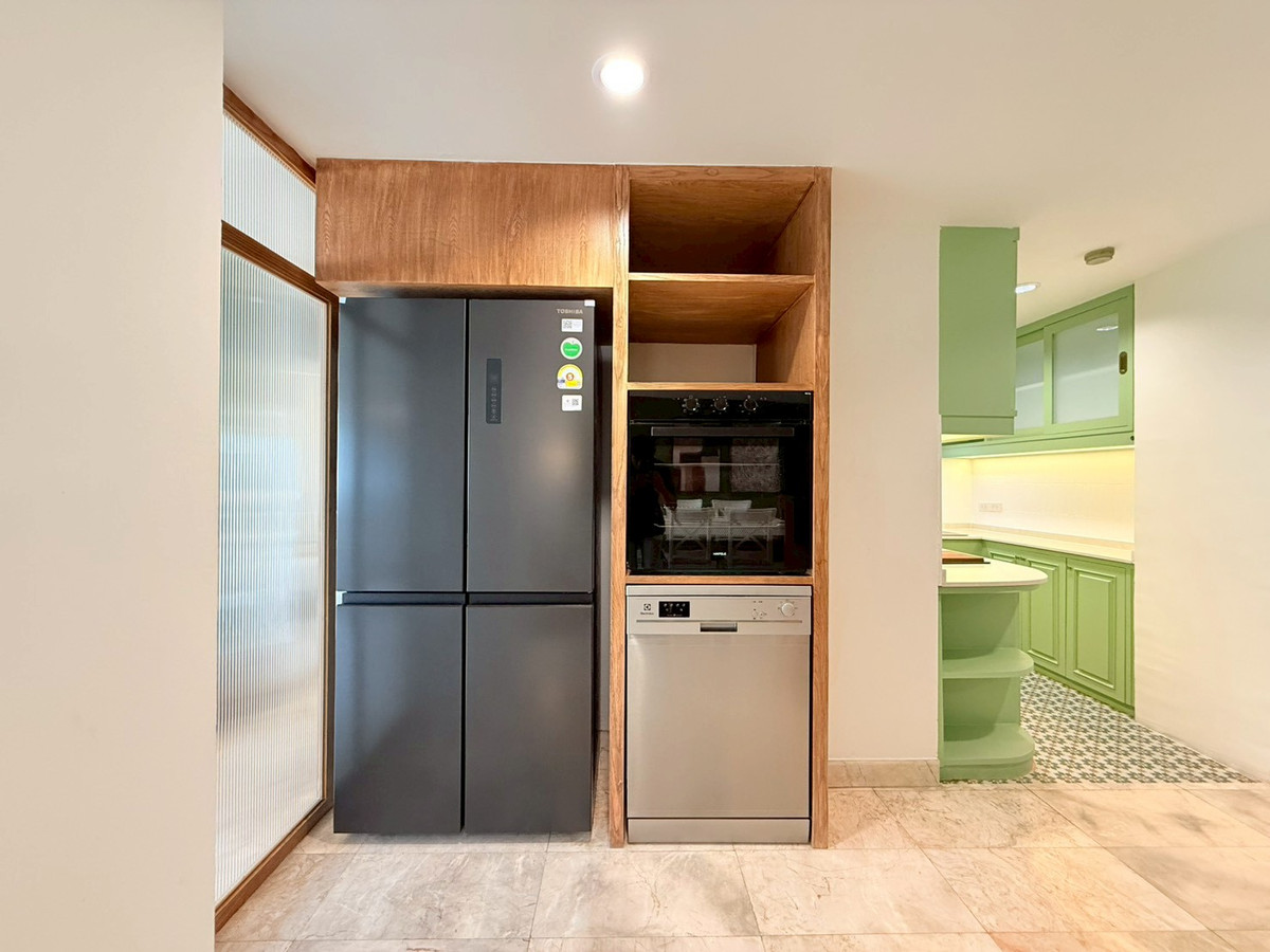 For RentCondoSukhumvit, Asoke, Thonglor : 🌁🎊 Ruamjai Heights, Sukhumvit 15 Condo for rent, newly renovated, super modern, 3 bedrooms, in the heart of Sukhumvit 