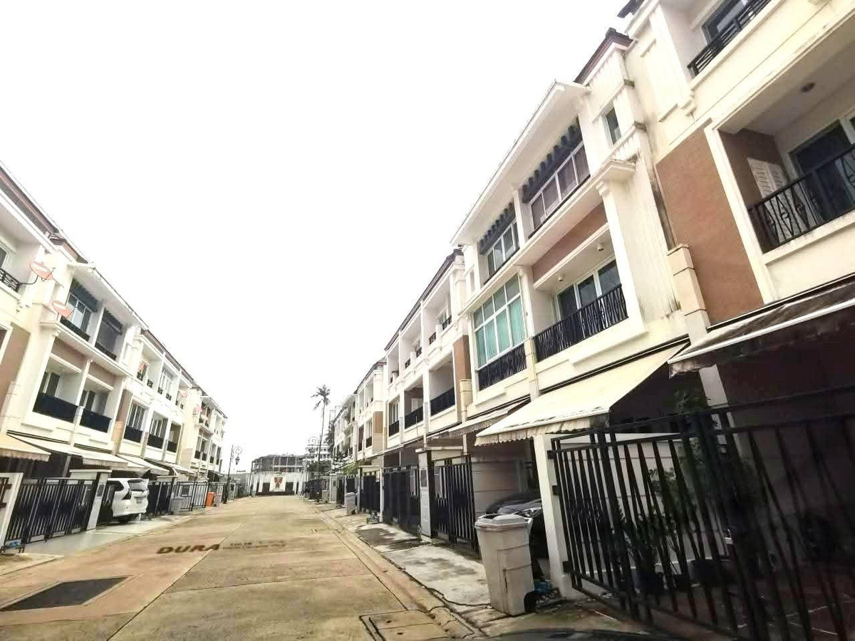 For SaleTownhomeRama3 (Riverside),Satupadit : 🏠✨ Baan Klang Krung Rama 3 | 3-story townhome, potential location (HBH-SI-135)