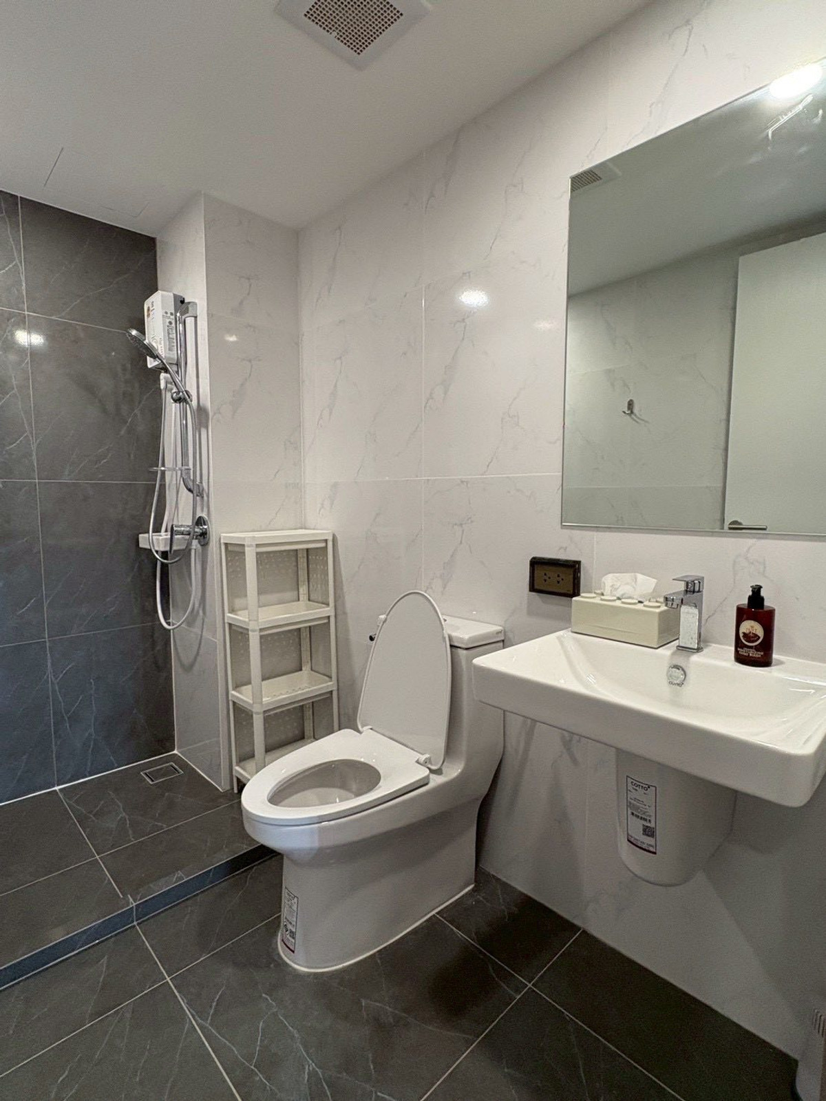 For RentCondoSamut Prakan,Samrong : 💥CP-10497💥Origin Plug & Play Srinakarin👉Line : @wincondo