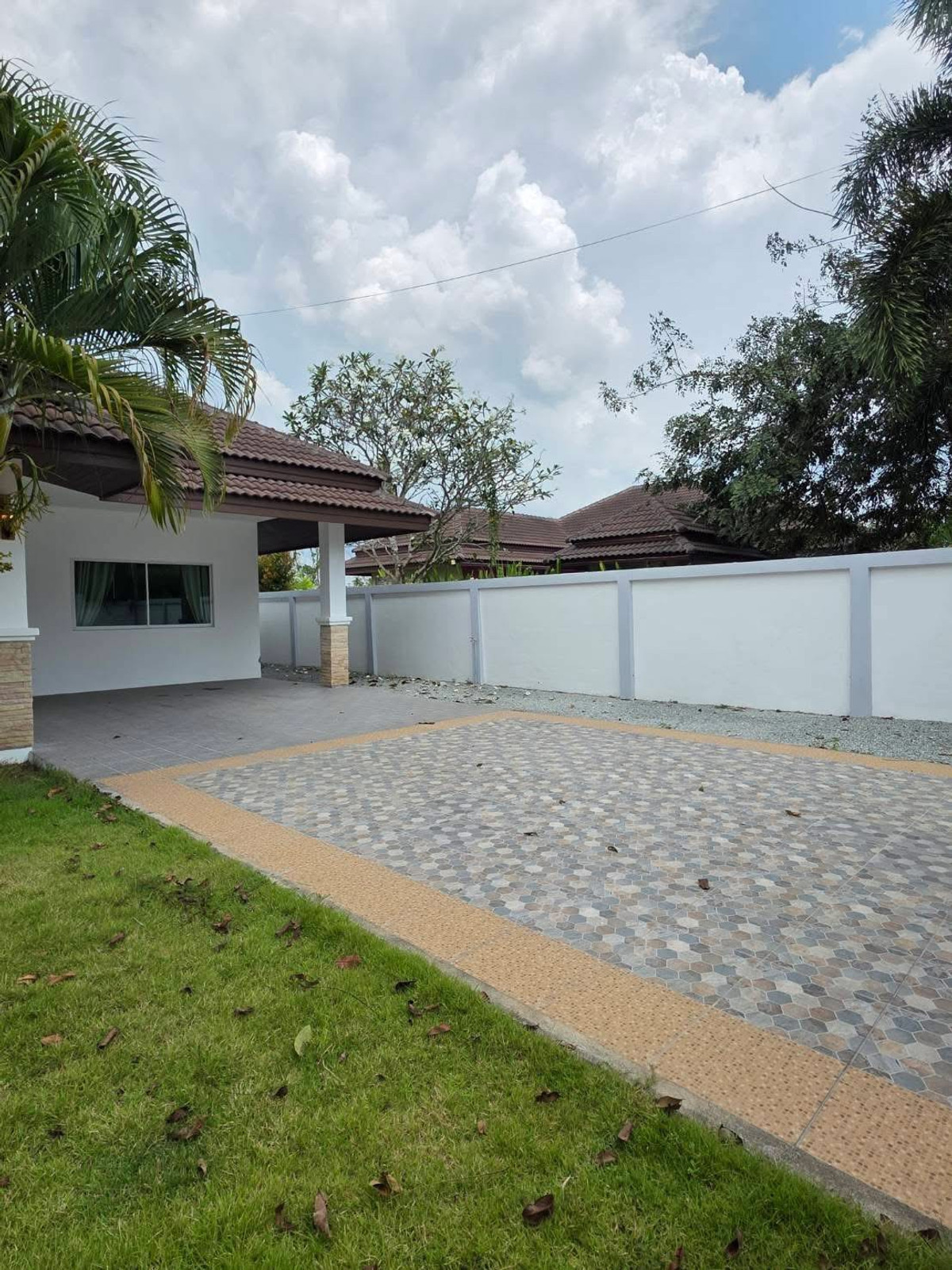 ขายพัทยา บางแสน ชลบุรี สัตหีบ : ขายพูลวิลล่าห้วยใหญ่ มีทั้งหมด 15 หลัง