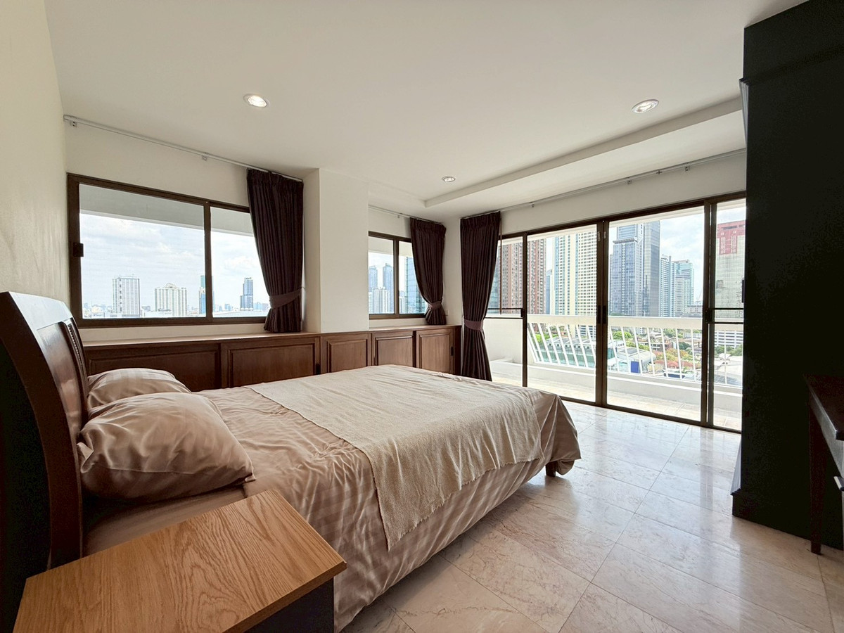For RentCondoSukhumvit, Asoke, Thonglor : 🌁🎊 Ruamjai Heights, Sukhumvit 15 Condo for rent, newly renovated, super modern, 3 bedrooms, in the heart of Sukhumvit 