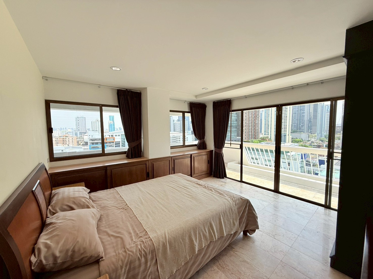 For RentCondoSukhumvit, Asoke, Thonglor : 🌁🎊 Ruamjai Heights, Sukhumvit 15 Condo for rent, newly renovated, super modern, 3 bedrooms, in the heart of Sukhumvit 
