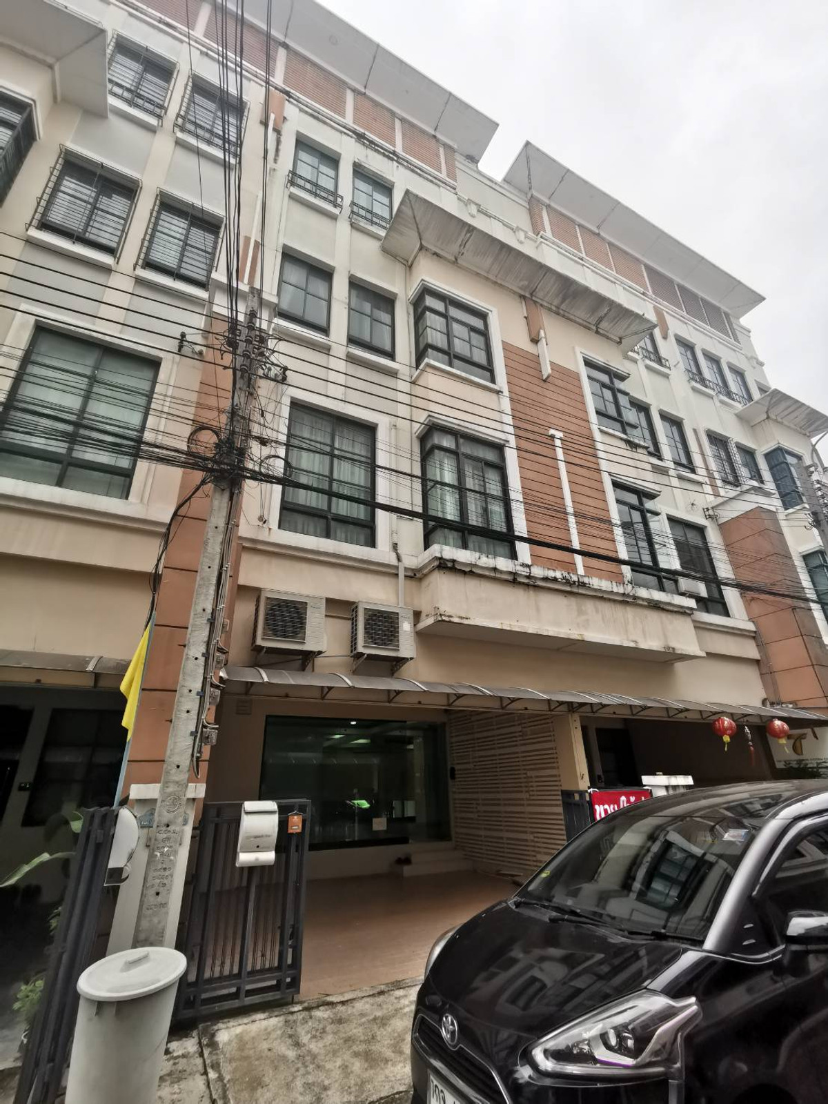 For RentTownhomeChokchai 4, Ladprao 71, Ladprao 48, : ให้เช่าโฮมออฟฟิศ ม.บ้านกลางเมือง เออร์บาเนี่ยน ลาดพร้าว – วังหิน ใจกลางลาดพร้าว เชื่อมต่อเมือง ใน 5 นาที คุณบี โทร 064-146-6445 (R005 AGBE)