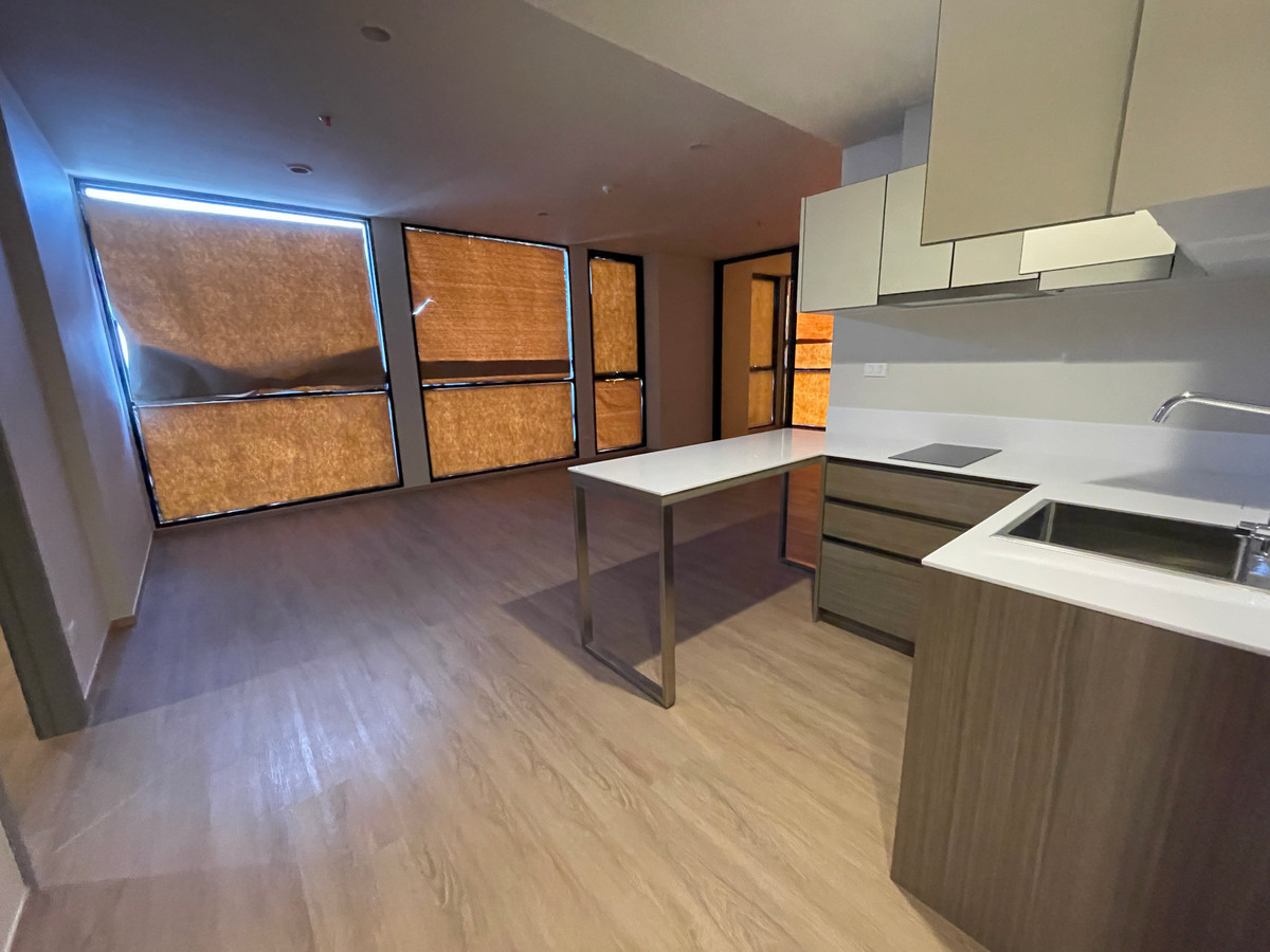 For SaleCondoSathorn, Narathiwat : [RARE CORNER UNIT] The Issara Sathorn 2BR Plus corner room, river view - Bang Kachao. Single house function @Chan-Sathorn Road Amazingly spacious area of ​​89.54 sq m., 26th floor, southeast direction, receives cool breezes, takes in the view of the Chao 