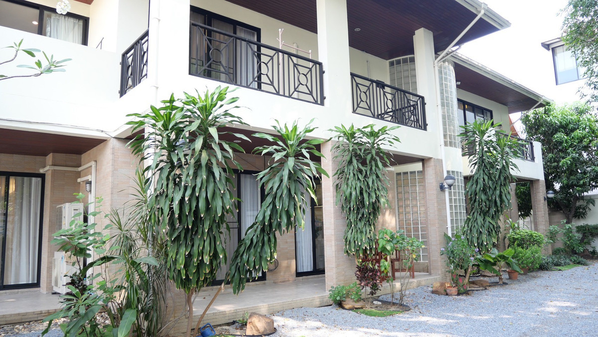 For RentHouseOnnut, Udomsuk : Single house for rent in Pridi area with swimming pool. Move in immediately, fully furnished, near St Andrews International School Bangkok 🏫