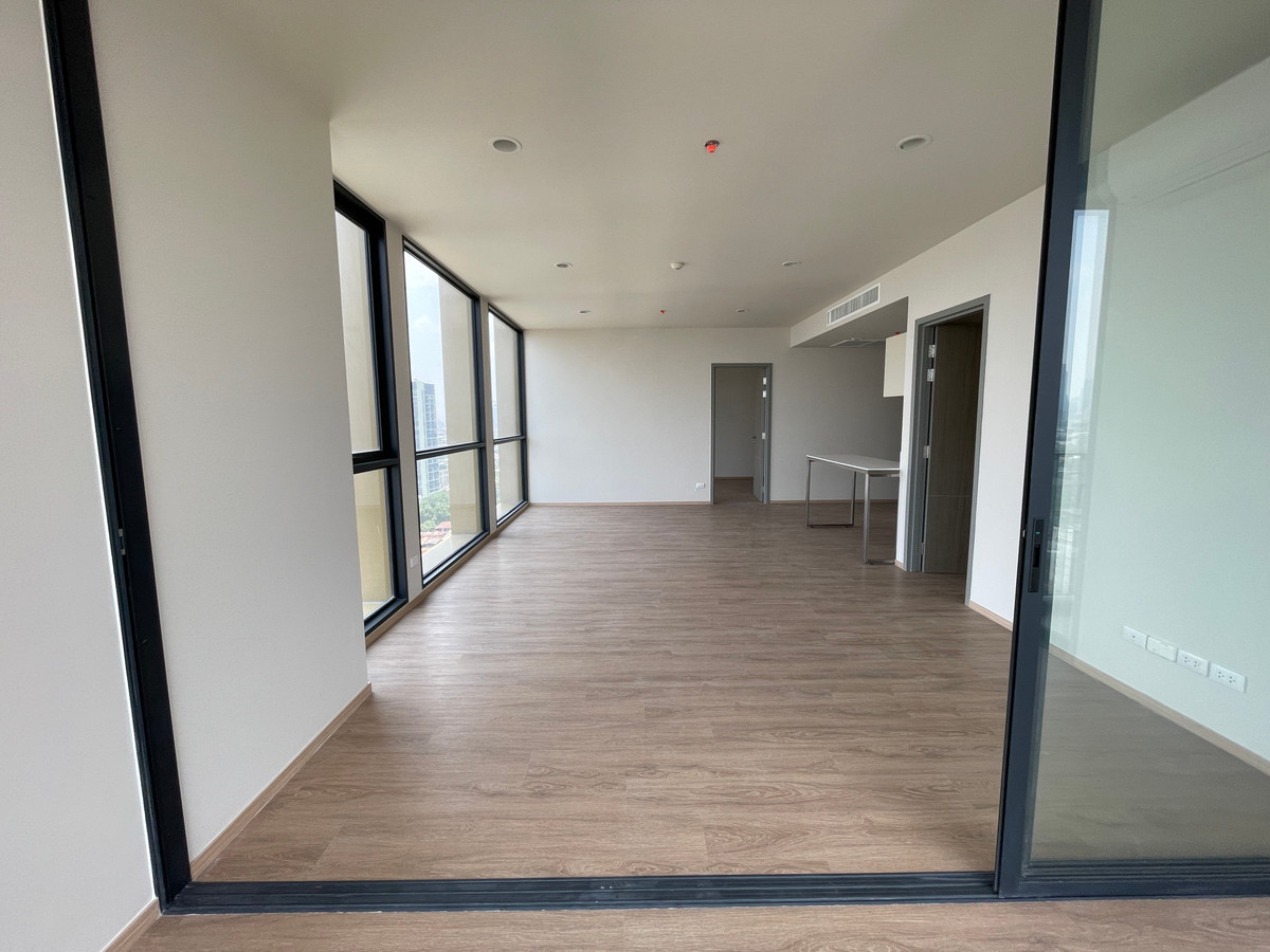 For SaleCondoSathorn, Narathiwat : [RARE UNIT] The Issara Sathorn 1BR Plus, 20th floor, north view, Market Place & Yen Akat @Chan-Sathorn Road Great value functions, 1 bedroom + 1 multi-purpose room, area 37.17 sq m, good high floor. Open city view on Nang Linchi-Rama 4 side.