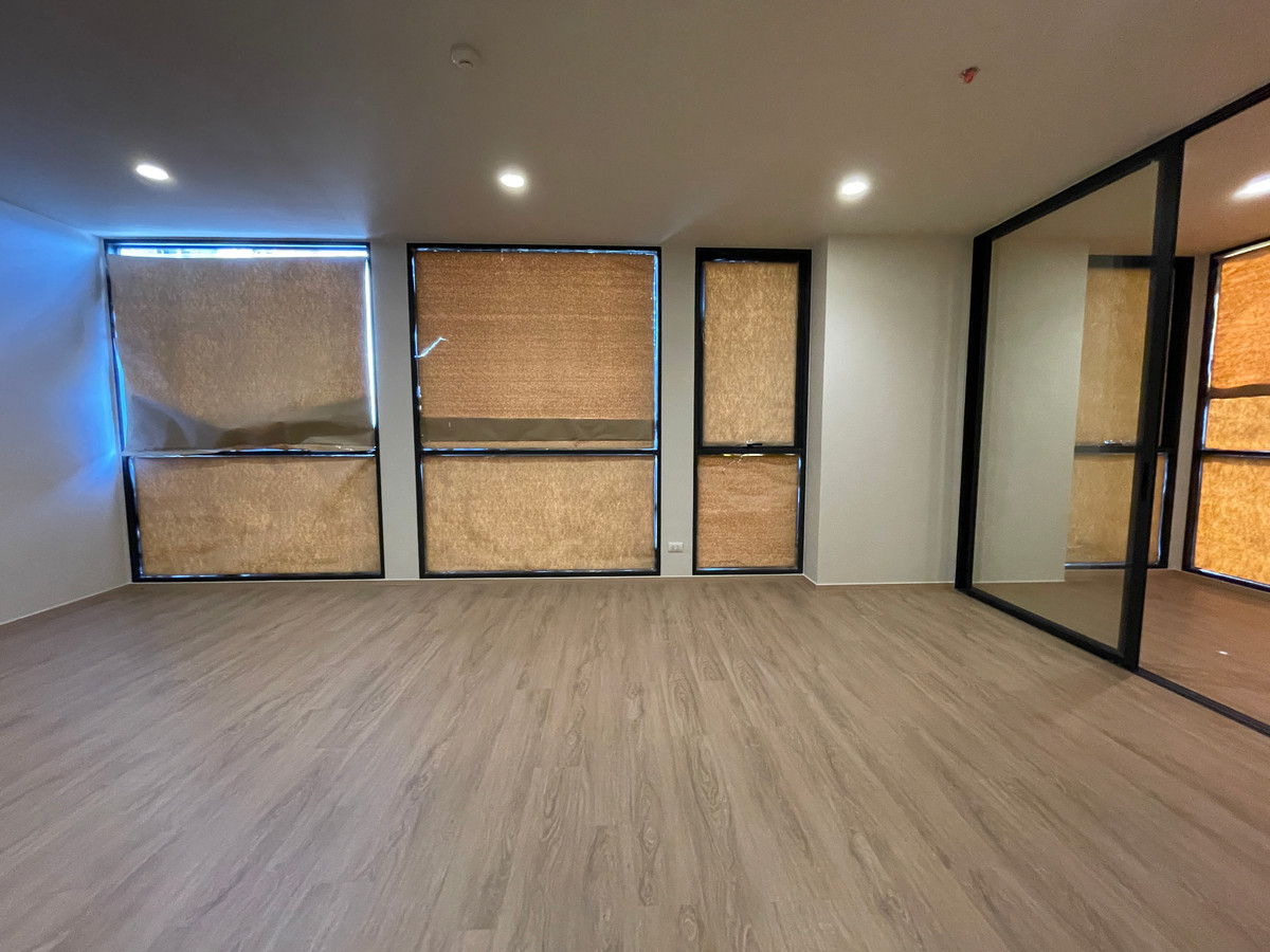 For SaleCondoSathorn, Narathiwat : [RARE CORNER UNIT] The Issara Sathorn 2BR Plus corner room, river view - Bang Kachao. Single house function @Chan-Sathorn Road Amazingly spacious area of ​​89.54 sq m., 26th floor, southeast direction, receives cool breezes, takes in the view of the Chao 