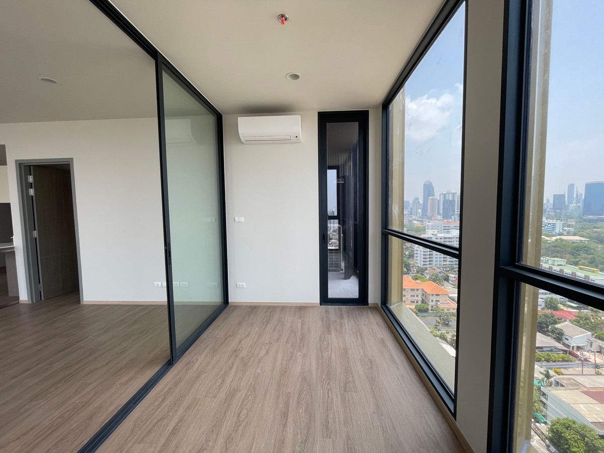 For SaleCondoSathorn, Narathiwat : [RARE UNIT] The Issara Sathorn 1BR Plus, 20th floor, north view, Market Place & Yen Akat @Chan-Sathorn Road Great value functions, 1 bedroom + 1 multi-purpose room, area 37.17 sq m, good high floor. Open city view on Nang Linchi-Rama 4 side.