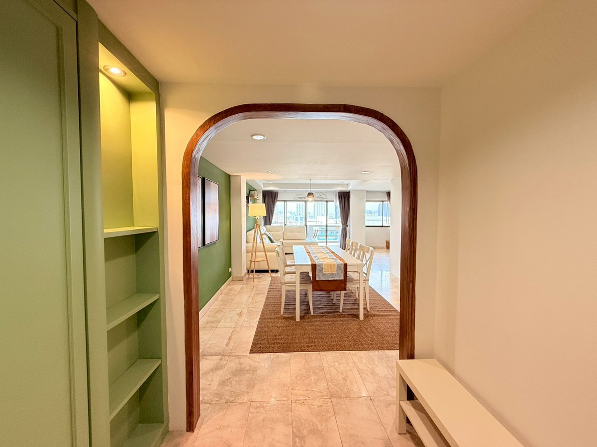 For RentCondoSukhumvit, Asoke, Thonglor : 🌁🎊 Ruamjai Heights, Sukhumvit 15 Condo for rent, newly renovated, super modern, 3 bedrooms, in the heart of Sukhumvit 