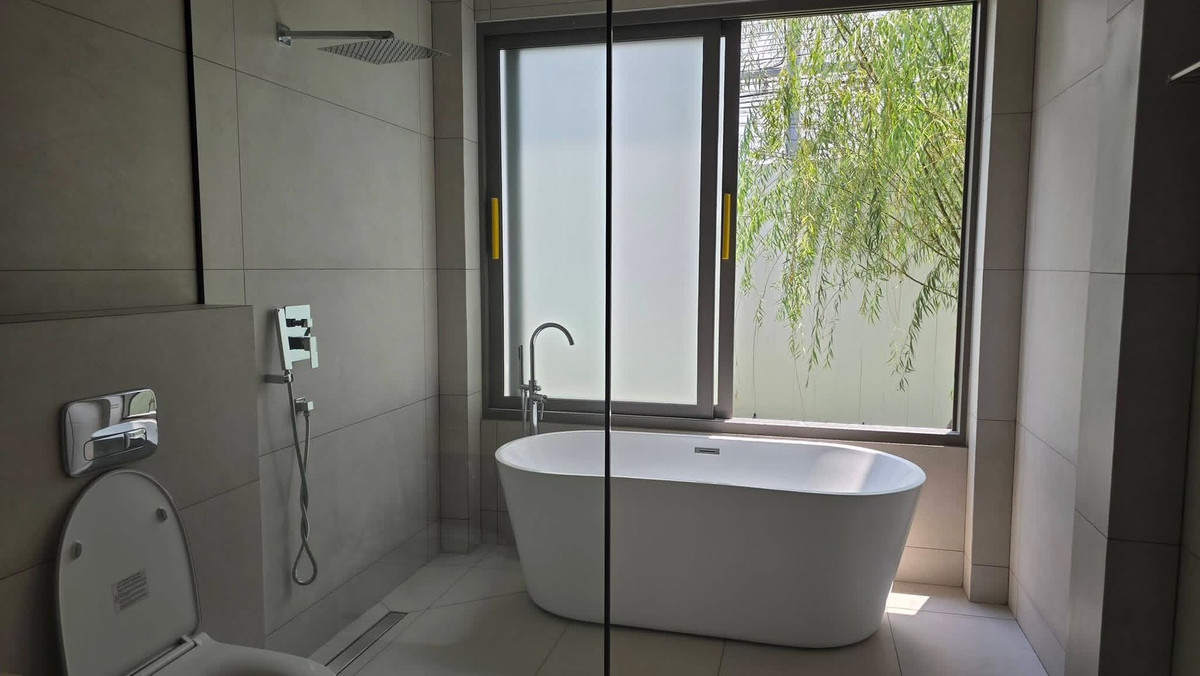 ขายพัทยา บางแสน ชลบุรี สัตหีบ : พลูวิลล่า พร้อมที่ดิน นอกโครงการ / 4 ห้องนอน (ขาย), Pool villa with Land outside of a housing project / 4 Bedrooms (FOR SALE) AM095