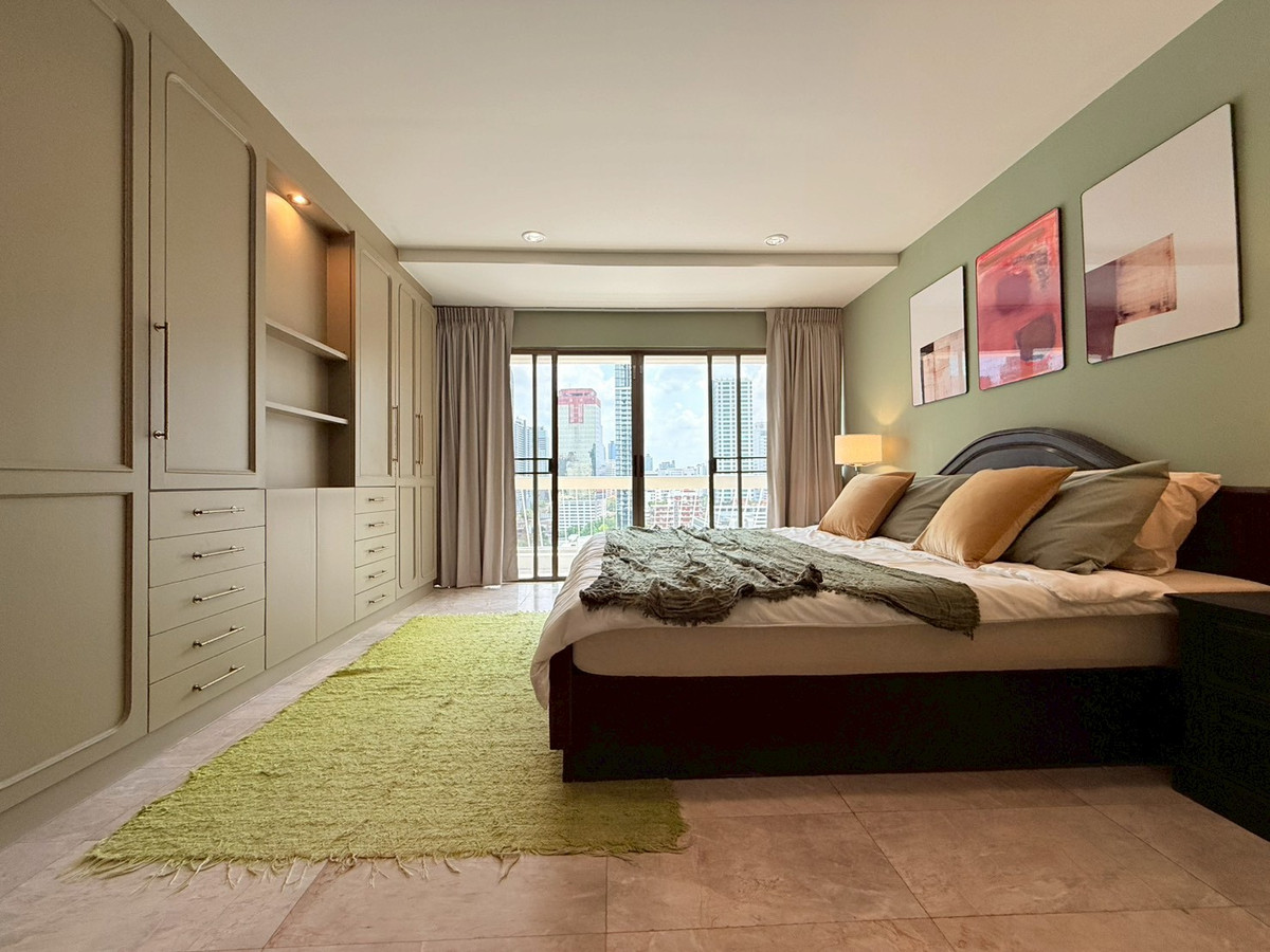 For RentCondoSukhumvit, Asoke, Thonglor : 🌁🎊 Ruamjai Heights, Sukhumvit 15 Condo for rent, newly renovated, super modern, 3 bedrooms, in the heart of Sukhumvit 