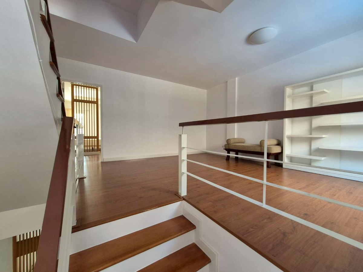 For RentTownhomeThaphra, Talat Phlu, Wutthakat : For rent, 3-story townhome, 3 bedrooms, 3 bathrooms, newly renovated, fully furnished, ready to move in, near BTS Bang Wa.