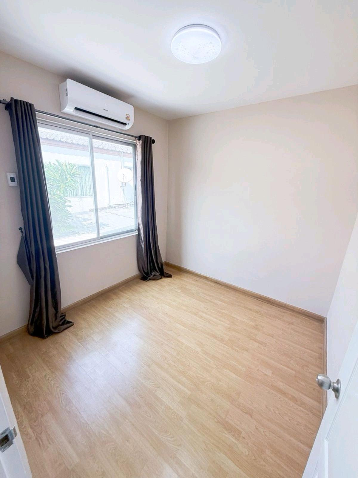 ให้เช่าทาวน์โฮมเกษตร นวมินทร์ ลาดปลาเค้า : 🔥 ทำเลดี เข้า-ออกสะดวก ใกล้วัดลาดปลาเค้า รายล้อมด้วยร้านค้า + 7-11 หน้าหมู่บ้าน