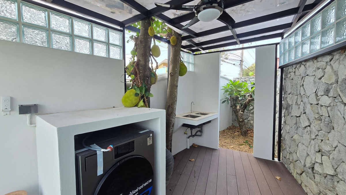 ขายพัทยา บางแสน ชลบุรี สัตหีบ : พลูวิลล่า พร้อมที่ดิน นอกโครงการ / 4 ห้องนอน (ขาย), Pool villa with Land outside of a housing project / 4 Bedrooms (FOR SALE) AM095