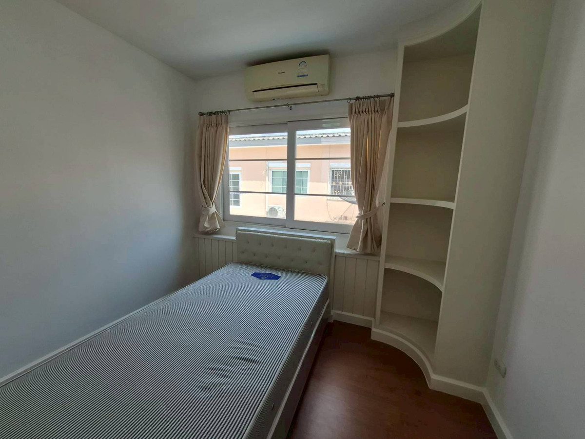 For RentTownhomeThaphra, Talat Phlu, Wutthakat : For rent, 3-story townhome, 3 bedrooms, 3 bathrooms, newly renovated, fully furnished, ready to move in, near BTS Bang Wa.