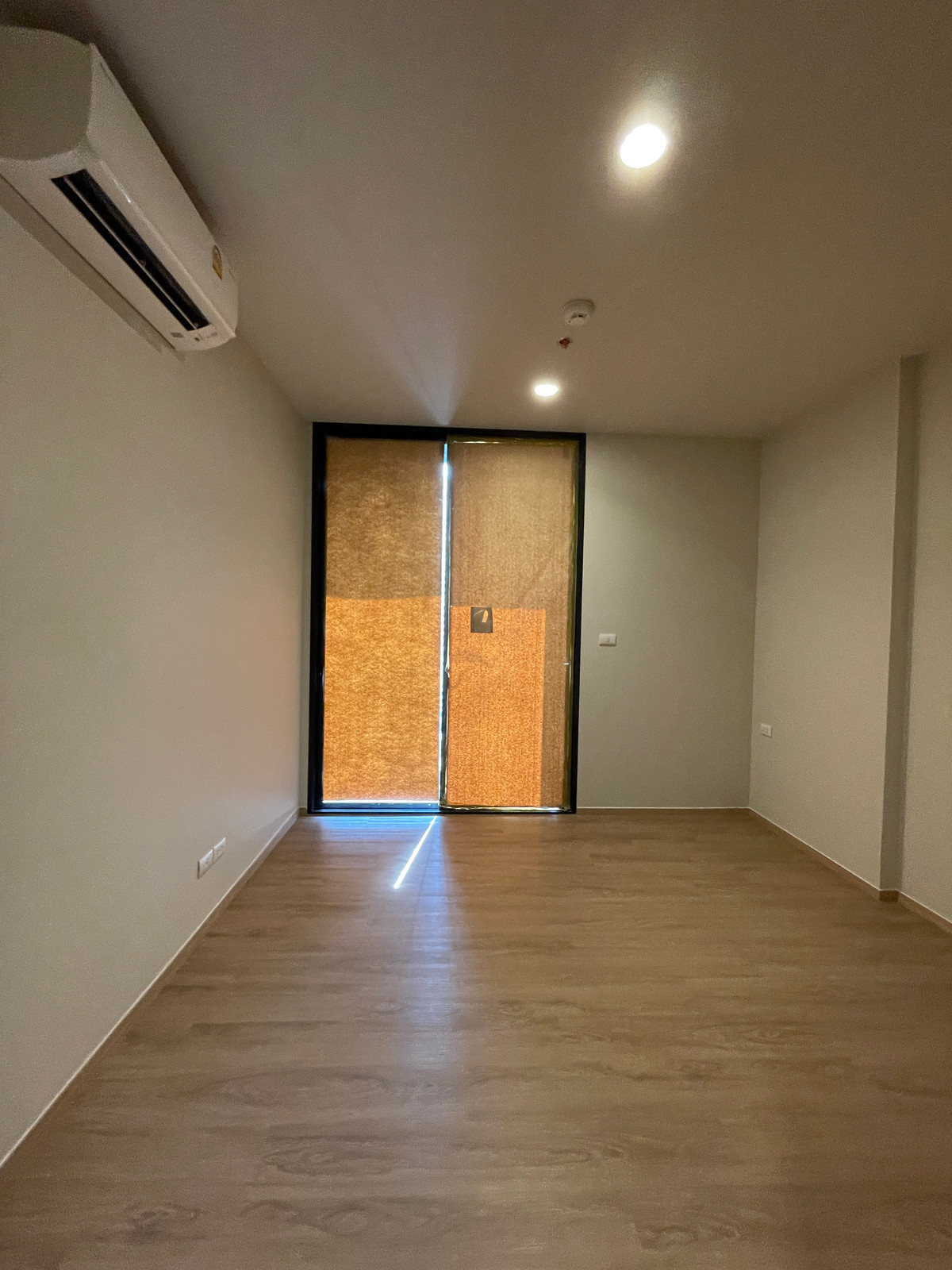 For SaleCondoSathorn, Narathiwat : [RARE CORNER UNIT] The Issara Sathorn 2BR Plus corner room, river view - Bang Kachao. Single house function @Chan-Sathorn Road Amazingly spacious area of ​​89.54 sq m., 26th floor, southeast direction, receives cool breezes, takes in the view of the Chao 