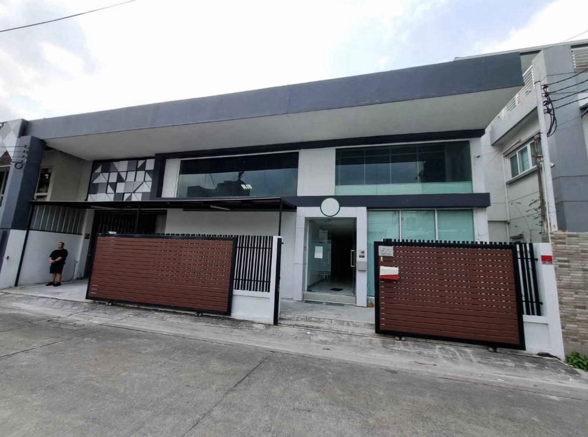 ให้เช่าโฮมออฟฟิศรามคำแหง หัวหมาก : สำหรับเช่า ออฟฟิศ พร้อมโกดัง คลังสินค้า ซอยรามคำแหง 4 คลองตัน ใกล้ ทางด่วนพระราม 9 พื้นที่ใช้สอยรวม 440 ตารางเมตร