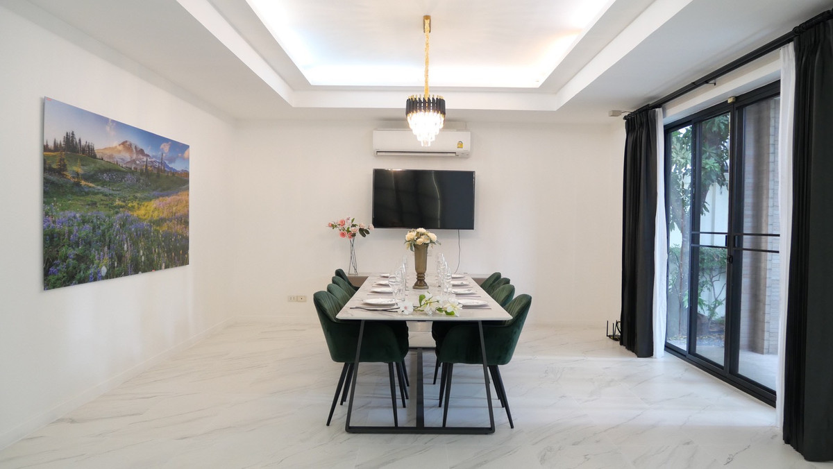 For RentHouseOnnut, Udomsuk : Single house for rent in Pridi area with swimming pool. Move in immediately, fully furnished, near St Andrews International School Bangkok 🏫