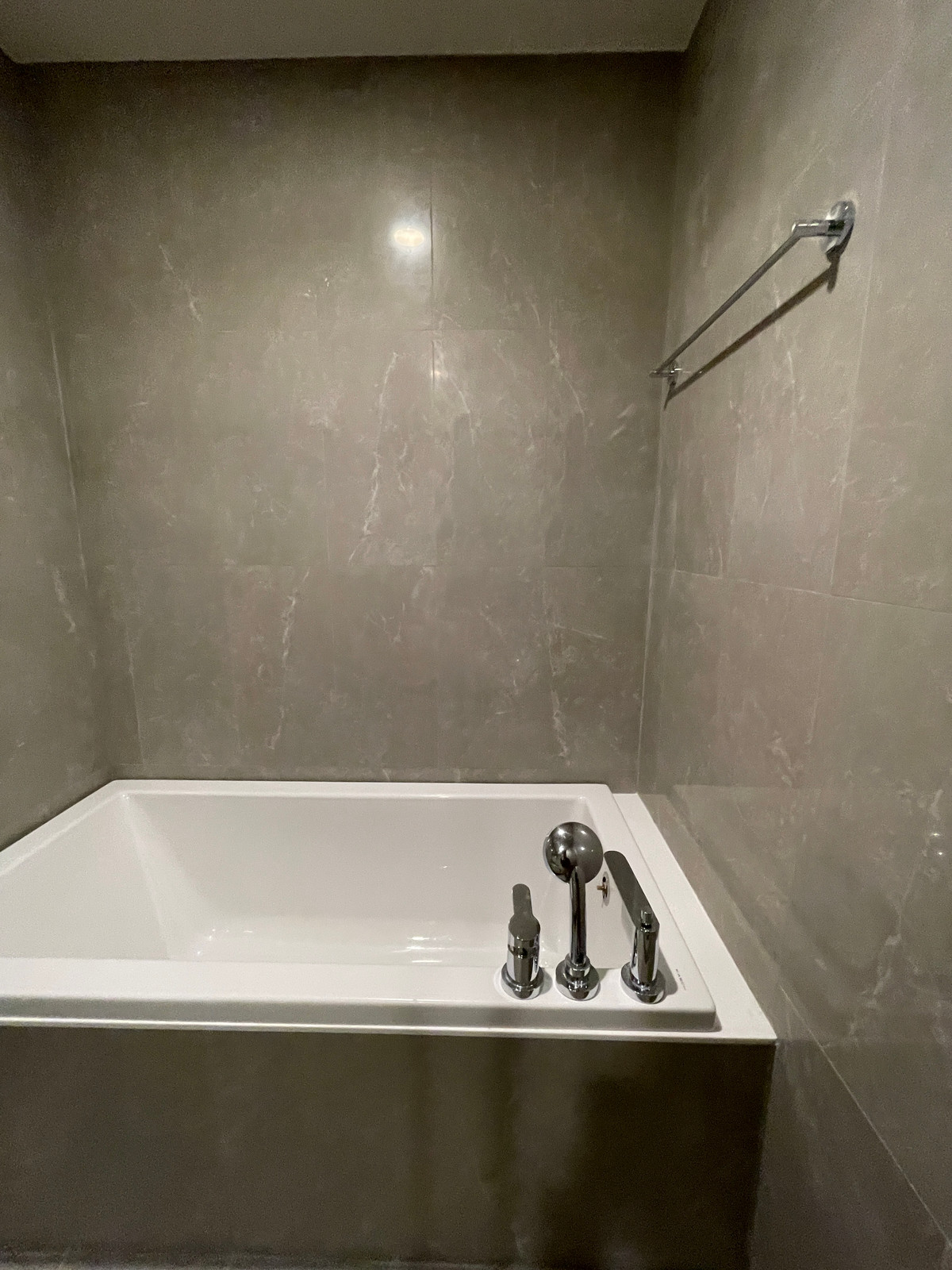 For SaleCondoSathorn, Narathiwat : [RARE CORNER UNIT] The Issara Sathorn 2BR Plus corner room, river view - Bang Kachao. Single house function @Chan-Sathorn Road Amazingly spacious area of ​​89.54 sq m., 26th floor, southeast direction, receives cool breezes, takes in the view of the Chao 