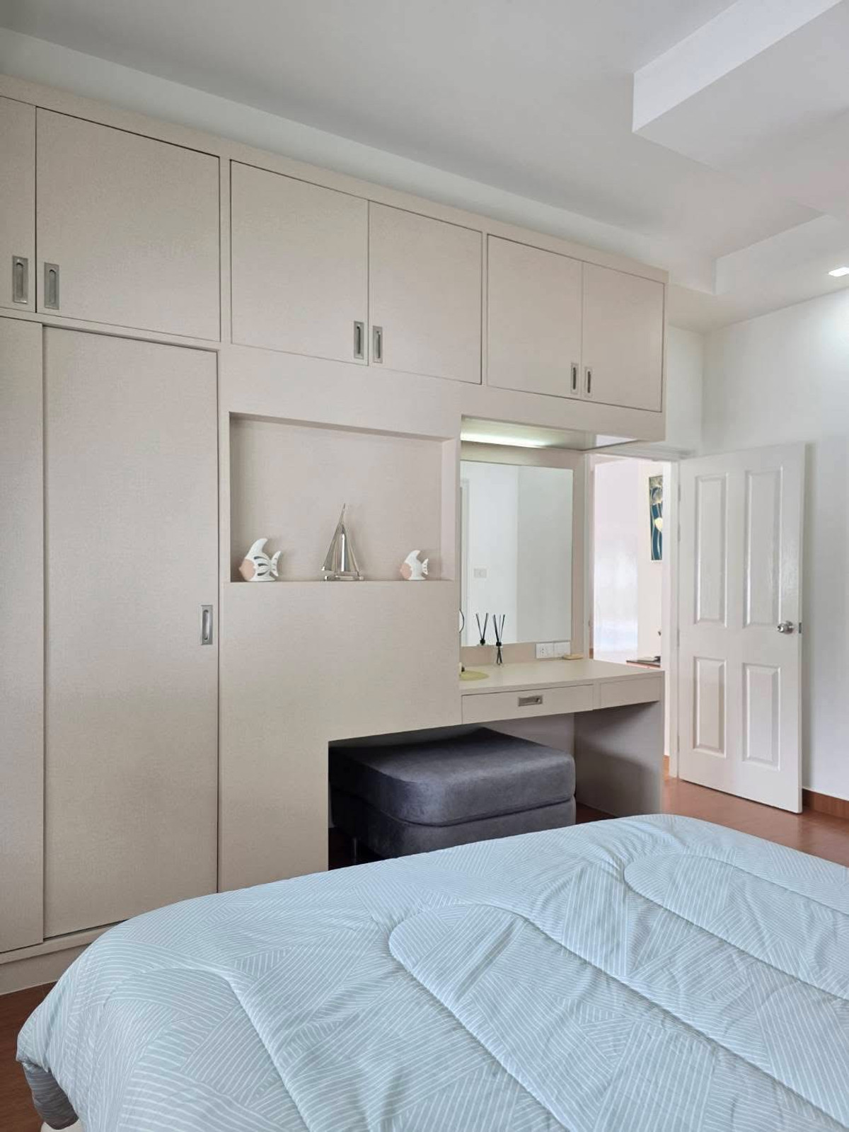 ขายพัทยา บางแสน ชลบุรี สัตหีบ : ขายพูลวิลล่าห้วยใหญ่ มีทั้งหมด 15 หลัง