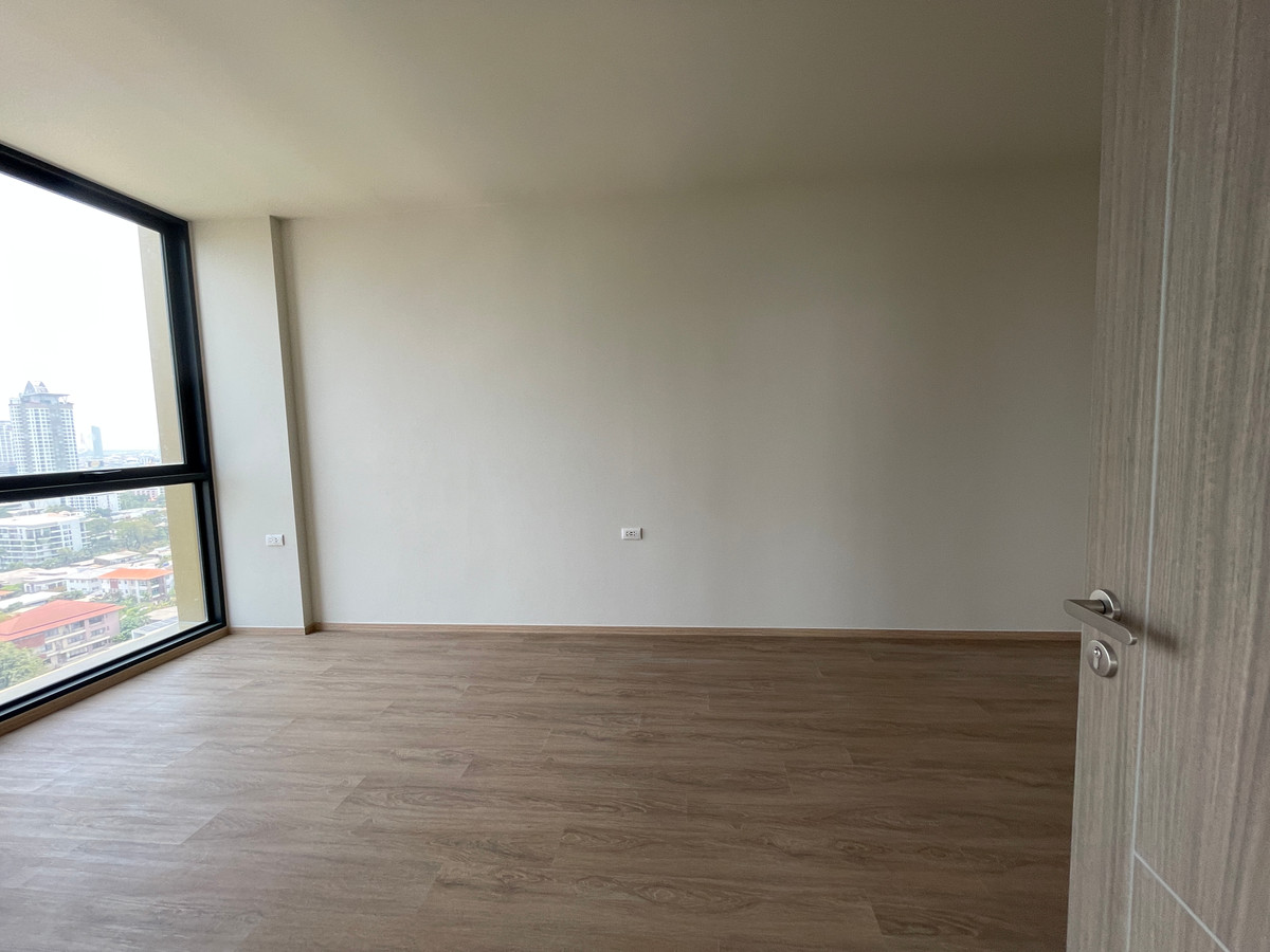 For SaleCondoSathorn, Narathiwat : [RARE UNIT] The Issara Sathorn 1BR Plus, 20th floor, north view, Market Place & Yen Akat @Chan-Sathorn Road Great value functions, 1 bedroom + 1 multi-purpose room, area 37.17 sq m, good high floor. Open city view on Nang Linchi-Rama 4 side.