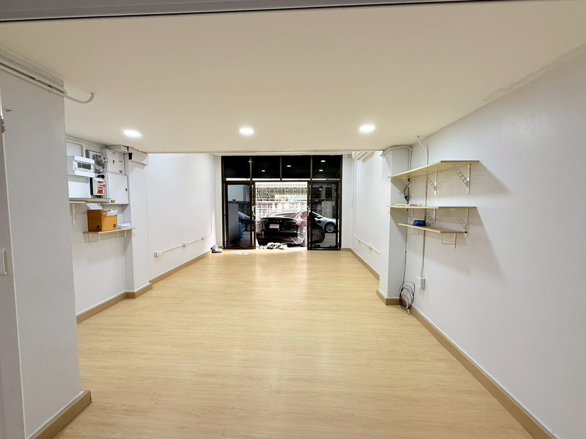 For RentHome OfficeSathorn, Narathiwat : 🌁🎊 Home office for rent, 5 floors high, St. Louis Center Village, prime location in Sathorn area, easy to travel.