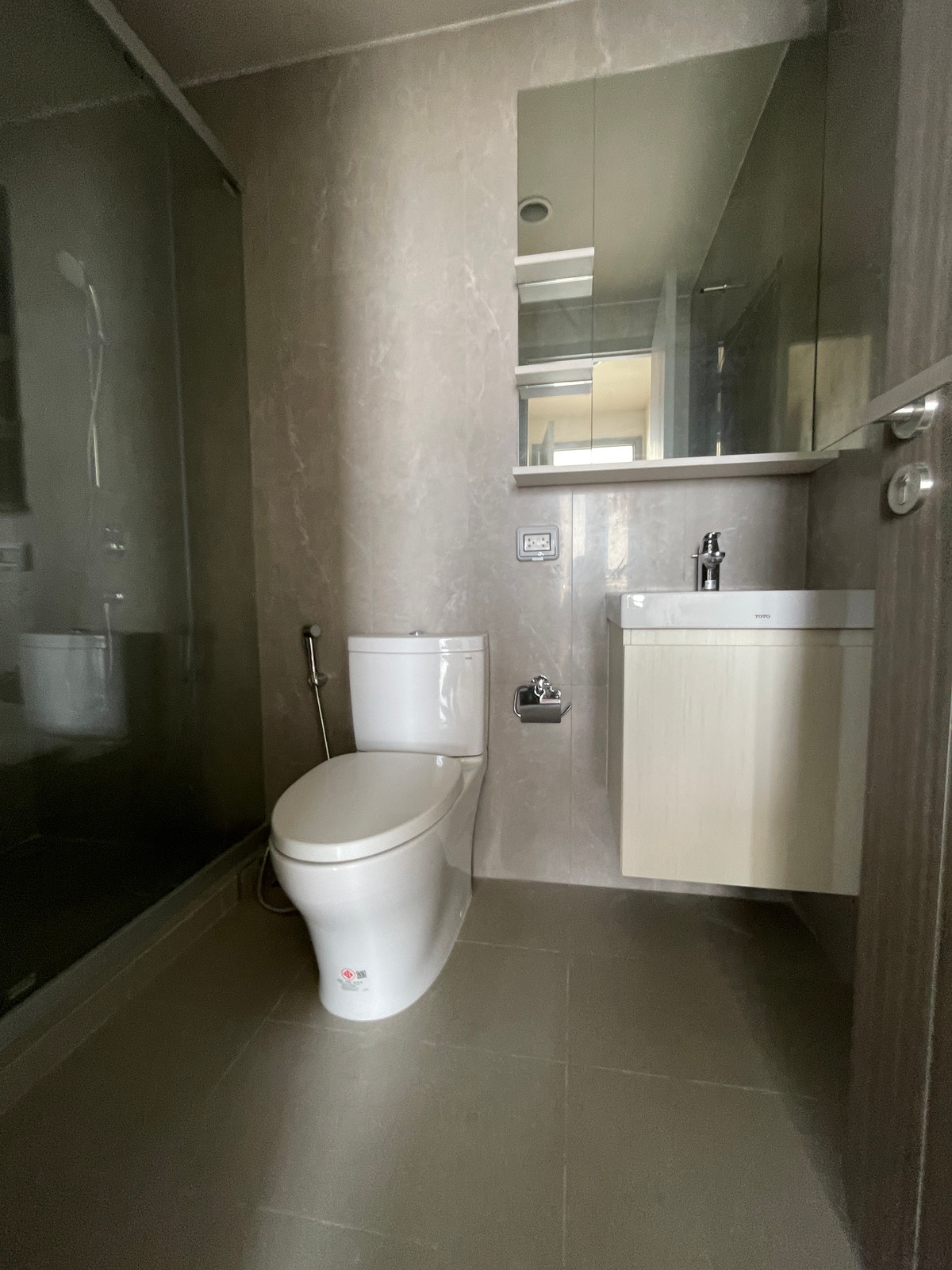 For SaleCondoSathorn, Narathiwat : [RARE UNIT] The Issara Sathorn 1BR Plus, 20th floor, north view, Market Place & Yen Akat @Chan-Sathorn Road Great value functions, 1 bedroom + 1 multi-purpose room, area 37.17 sq m, good high floor. Open city view on Nang Linchi-Rama 4 side.