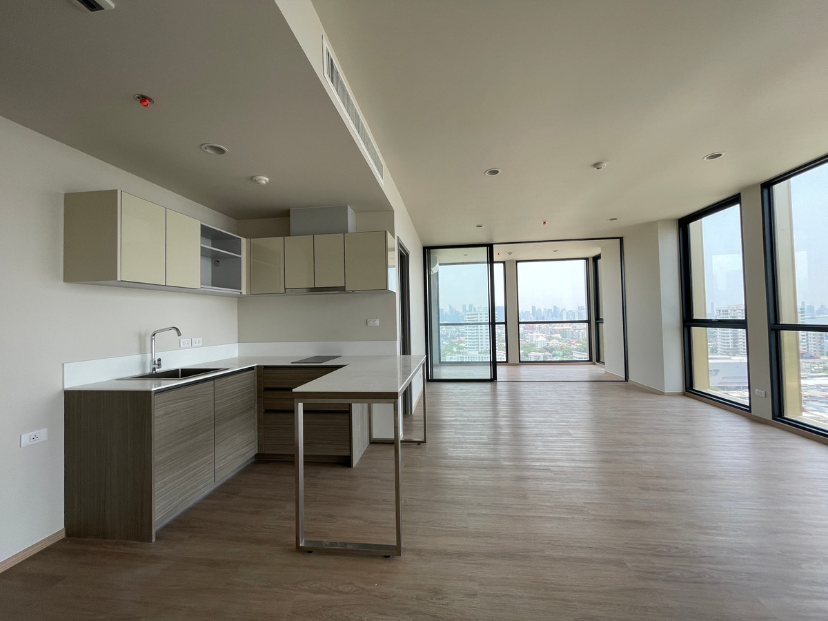 For SaleCondoSathorn, Narathiwat : [RARE UNIT] The Issara Sathorn 1BR Plus, 20th floor, north view, Market Place & Yen Akat @Chan-Sathorn Road Great value functions, 1 bedroom + 1 multi-purpose room, area 37.17 sq m, good high floor. Open city view on Nang Linchi-Rama 4 side.