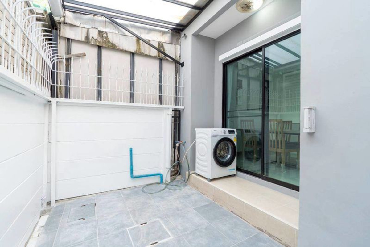 ให้เช่าทาวน์โฮมรามคำแหง หัวหมาก : ทาวน์โฮมพร้อมให้เช่า ใกล้ MRT สีส้ม รามคำแหง เชื่อมต่อได้ทั้งเส้น เลียบทางด่วน - รามคำแหง - พระราม 9 🚘