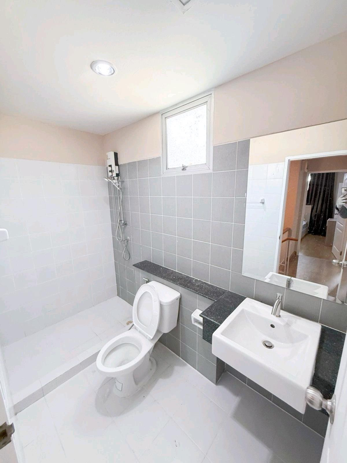 ให้เช่าทาวน์โฮมเกษตร นวมินทร์ ลาดปลาเค้า : 🔥 ทำเลดี เข้า-ออกสะดวก ใกล้วัดลาดปลาเค้า รายล้อมด้วยร้านค้า + 7-11 หน้าหมู่บ้าน