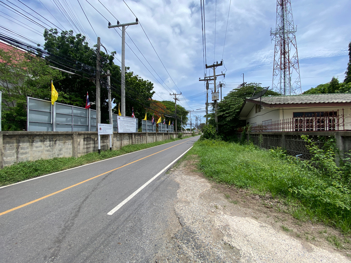 For SaleHouseSing Buri : Single detached house for sale, inexpensive price, lots of space, next to Singburi City Hall. Located 150 meters from the main road, detached house, ready to move in, 2 floors, width 45 meters, 3 bedrooms, 2 bathrooms, 2 ngan, 29 square wa (229 square wa)