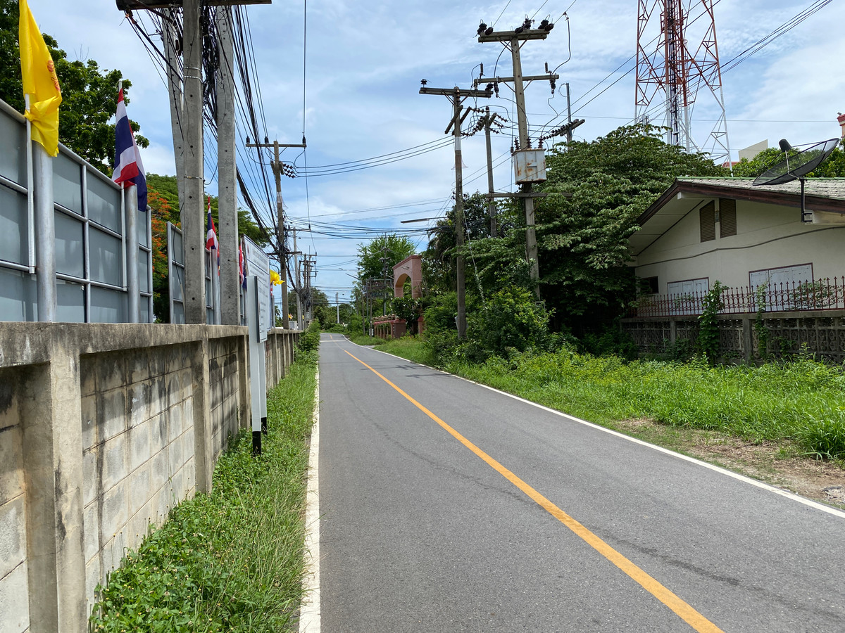 For SaleHouseSing Buri : Single detached house for sale, inexpensive price, lots of space, next to Singburi City Hall. Located 150 meters from the main road, detached house, ready to move in, 2 floors, width 45 meters, 3 bedrooms, 2 bathrooms, 2 ngan, 29 square wa (229 square wa)