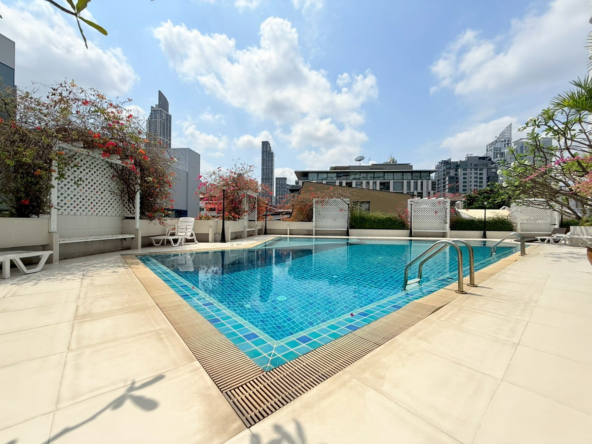 For RentCondoSukhumvit, Asoke, Thonglor : 🌁🎊 Ruamjai Heights, Sukhumvit 15 Condo for rent, newly renovated, super modern, 3 bedrooms, in the heart of Sukhumvit 