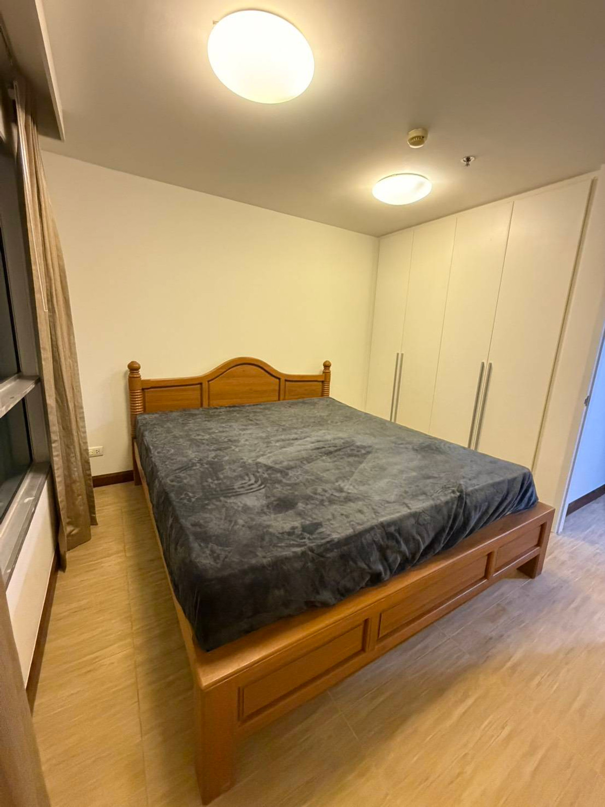 For RentCondoRama9, Petchburi, RCA : Condo room for rent, Belle Grand Rama 9, next to Central MRT Rama 9.