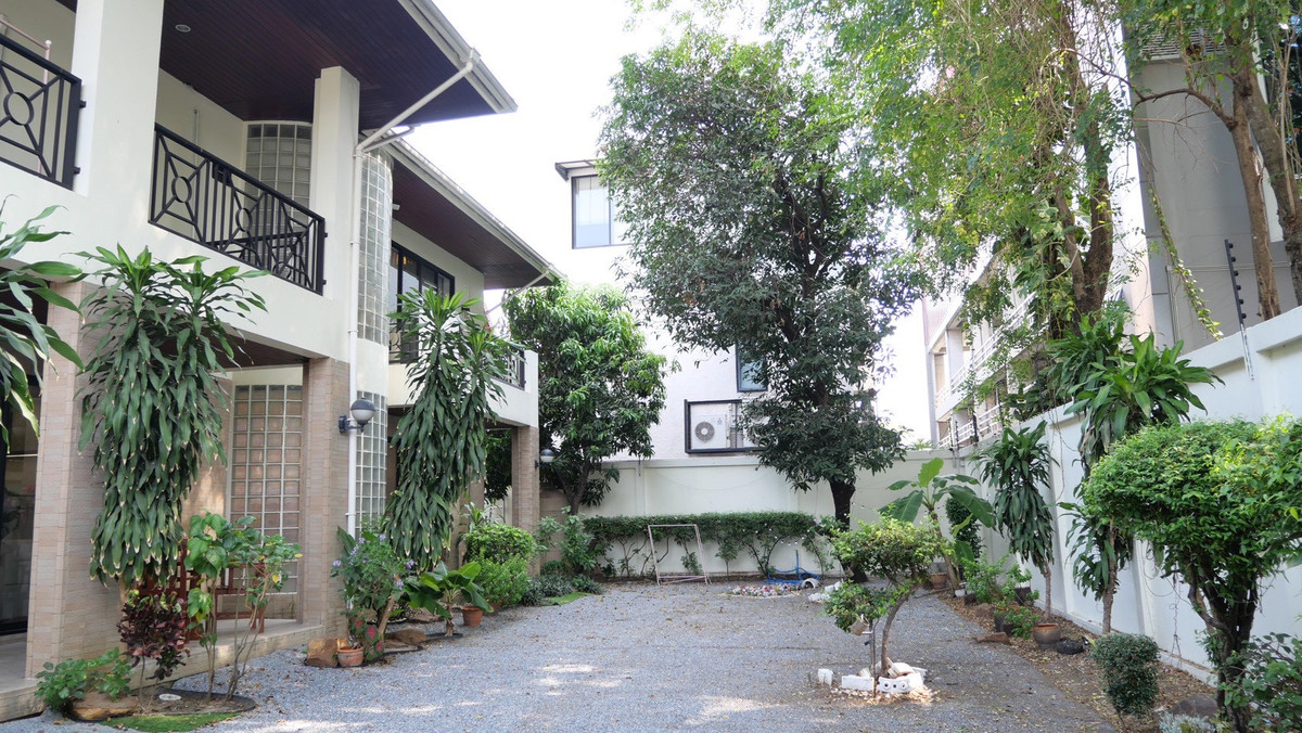 For RentHouseOnnut, Udomsuk : Single house for rent in Pridi area with swimming pool. Move in immediately, fully furnished, near St Andrews International School Bangkok 🏫