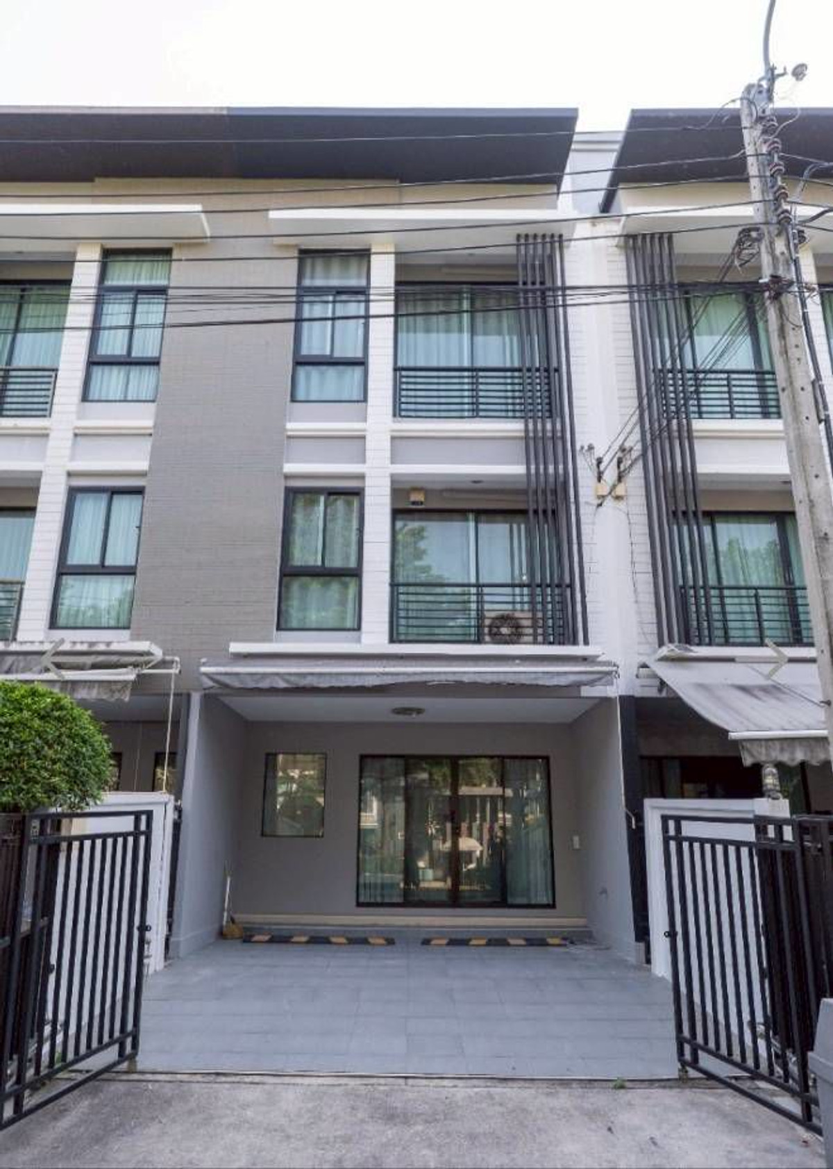 ให้เช่าทาวน์โฮมรามคำแหง หัวหมาก : ทาวน์โฮมพร้อมให้เช่า ใกล้ MRT สีส้ม รามคำแหง เชื่อมต่อได้ทั้งเส้น เลียบทางด่วน - รามคำแหง - พระราม 9 🚘