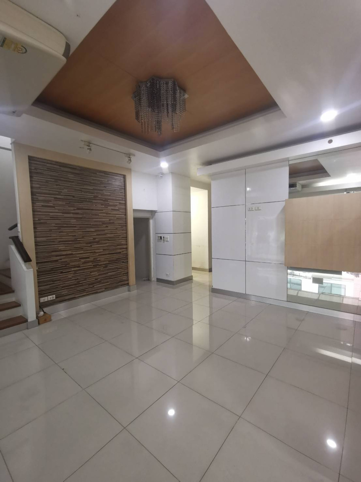 ให้เช่าทาวน์โฮมโชคชัย4 ลาดพร้าว71 : ให้เช่าโฮมออฟฟิศ ม.บ้านกลางเมือง เออร์บาเนี่ยน ลาดพร้าว – วังหิน ใจกลางลาดพร้าว เชื่อมต่อเมือง ใน 5 นาที คุณบี โทร 064-146-6445 (R005 AGBE)