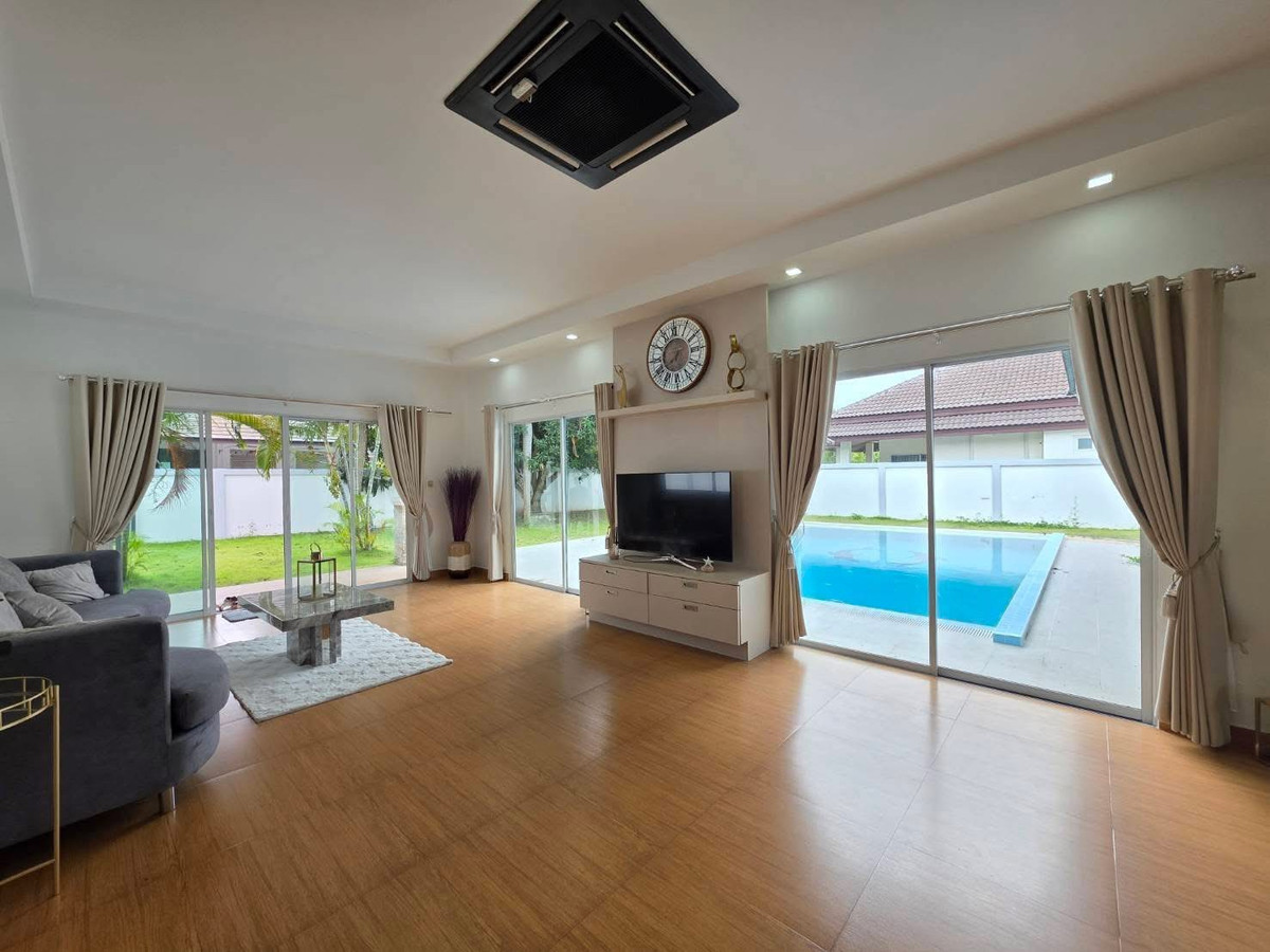 ขายพัทยา บางแสน ชลบุรี สัตหีบ : ขายพูลวิลล่าห้วยใหญ่ มีทั้งหมด 15 หลัง