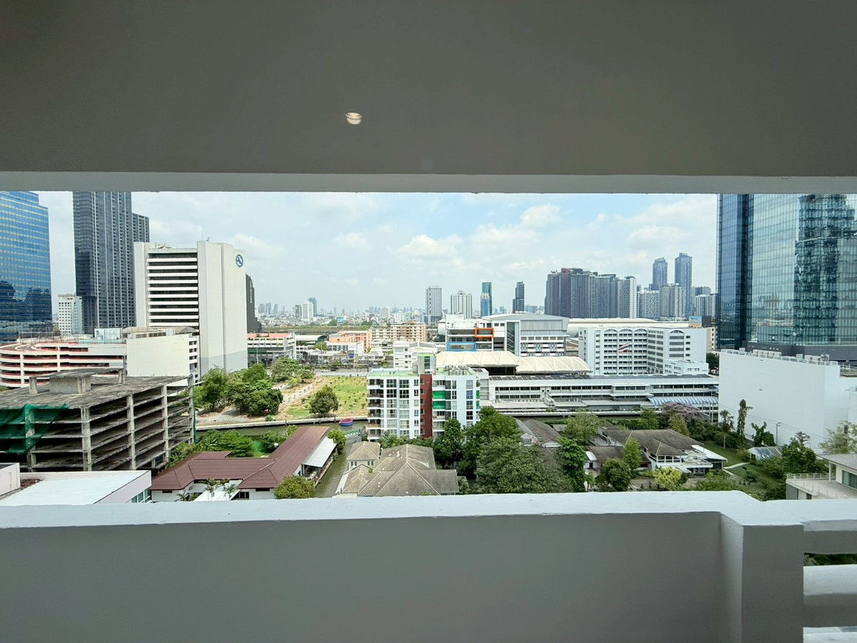 For RentCondoSukhumvit, Asoke, Thonglor : 🌁🎊 Ruamjai Heights, Sukhumvit 15 Condo for rent, newly renovated, super modern, 3 bedrooms, in the heart of Sukhumvit 