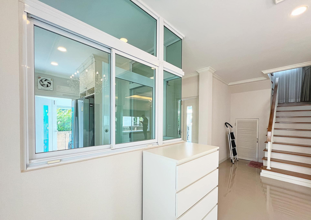 ขายบ้านพระราม 5 ราชพฤกษ์ บางกรวย : บ้านเดี่ยว คาซ่า พรีเมี่ยม ราชพฤกษ์-แจ้งวัฒนะ 55.6 ตร.ว. 3 นอน 3 น้ำ ตกแต่งพร้อมเข้าอยู่ ขายต่ำกว่าทุนที่ซื้อมา!!